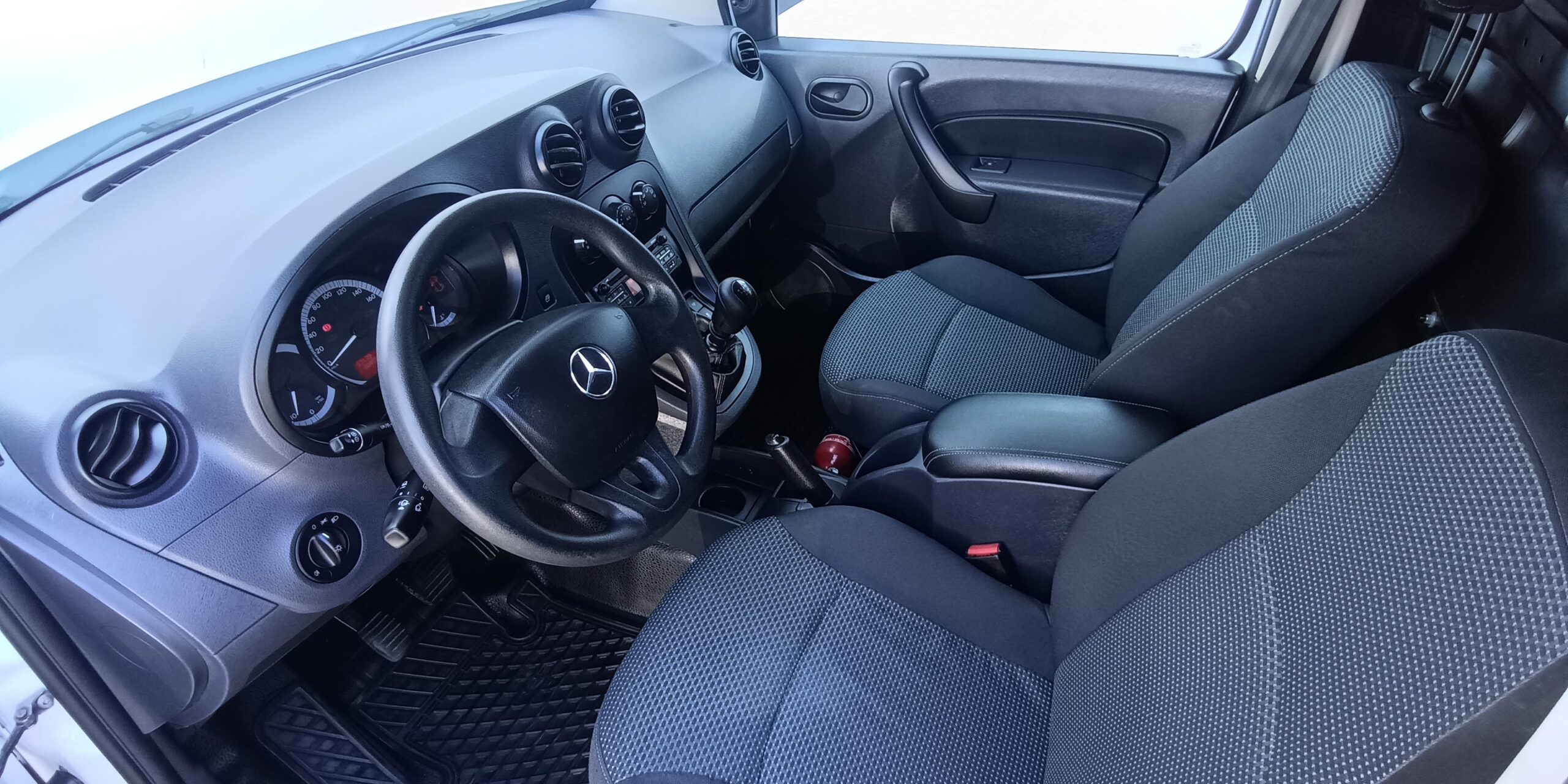 
								Mercedes-Benz Citan CDI cheio									