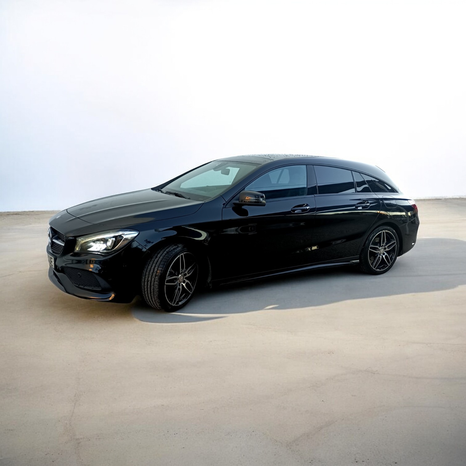 
								Mercedes-Benz CLA 200 AMG cheio									