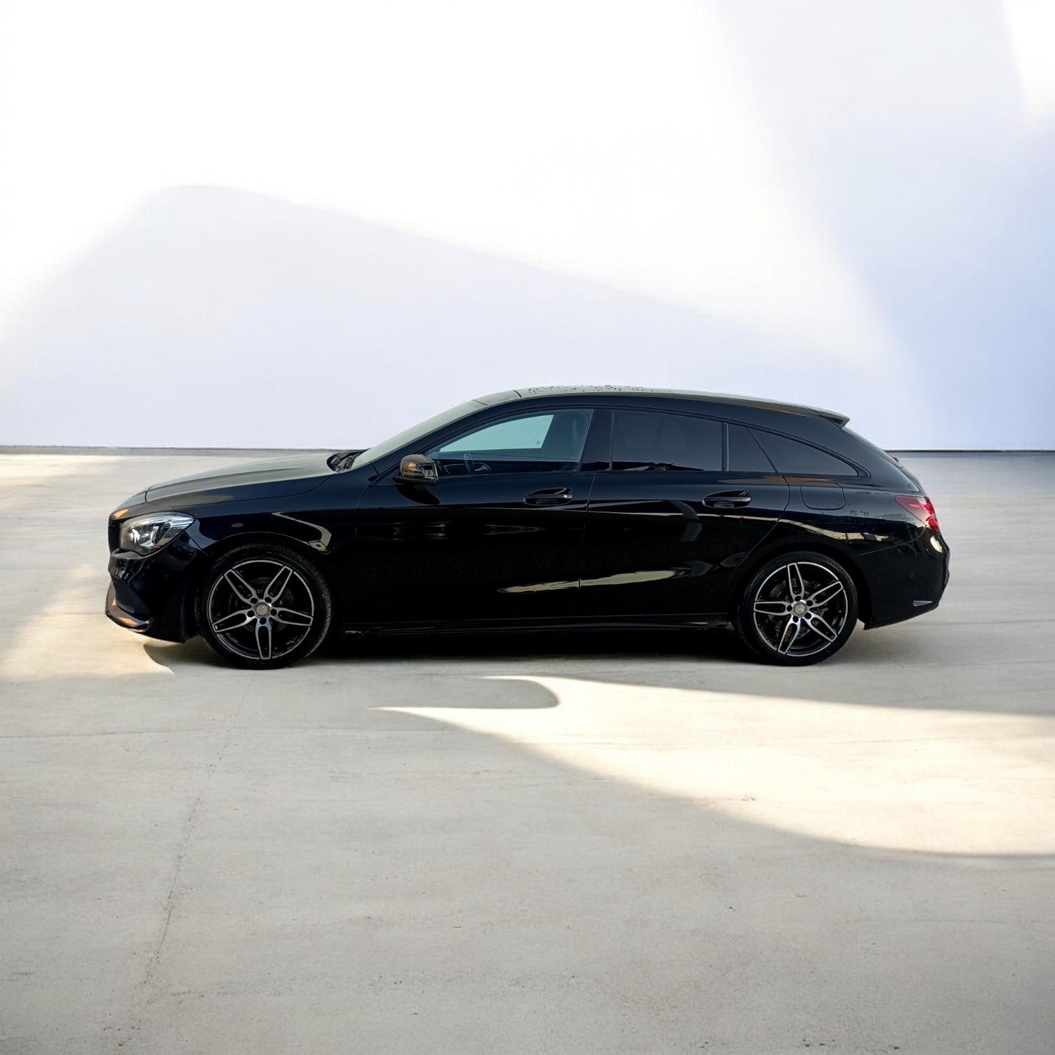 
								Mercedes-Benz CLA 200 AMG cheio									