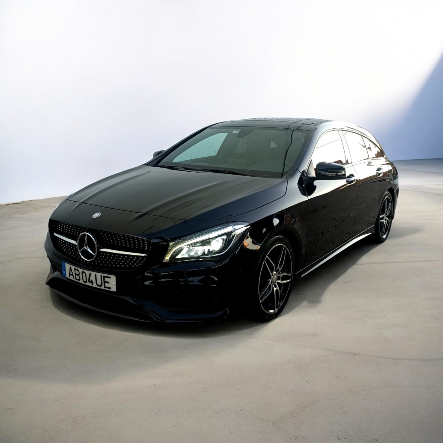 
								Mercedes-Benz CLA 200 AMG cheio									