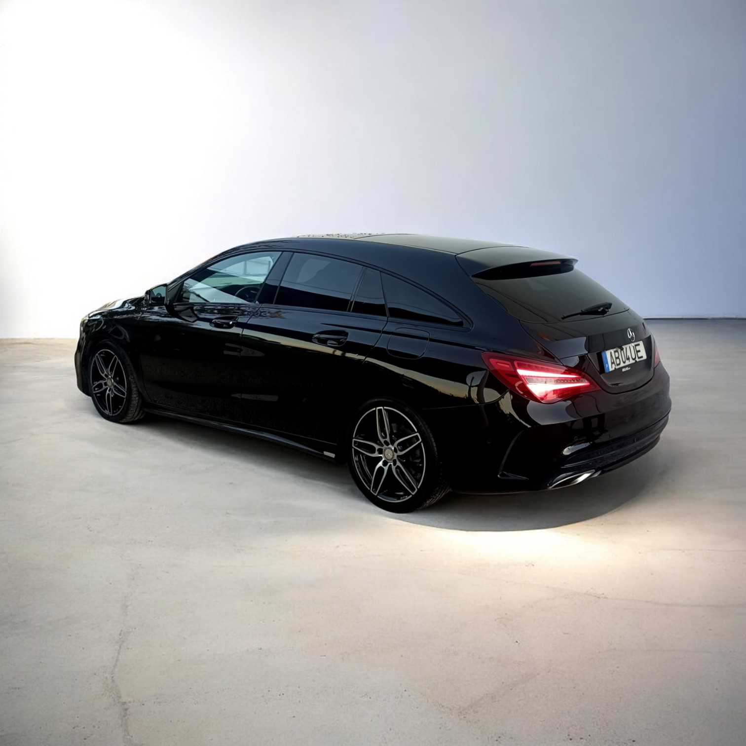 
								Mercedes-Benz CLA 200 AMG cheio									