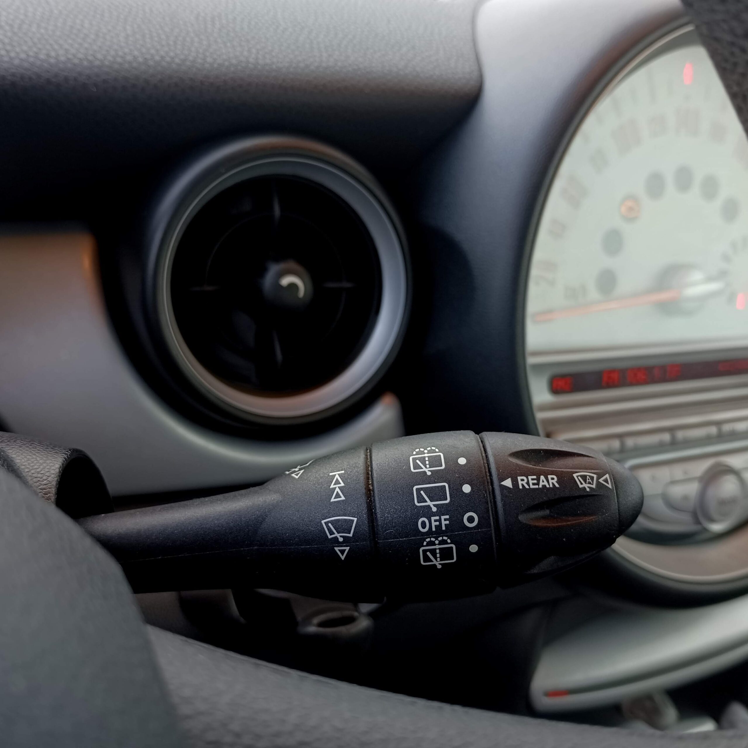
								MINI One Cooper 2009 cheio									