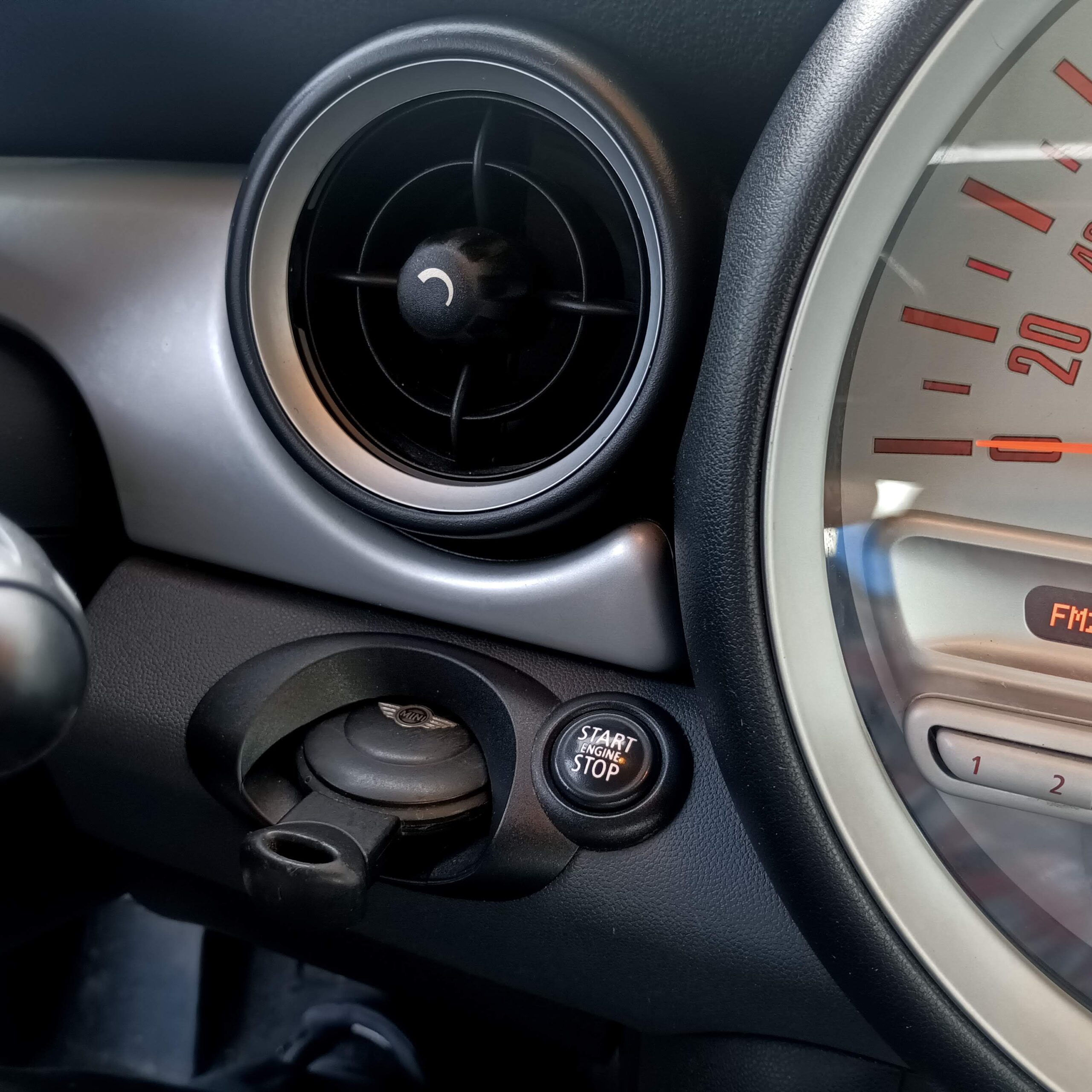 
								MINI One Cooper 2009 cheio									