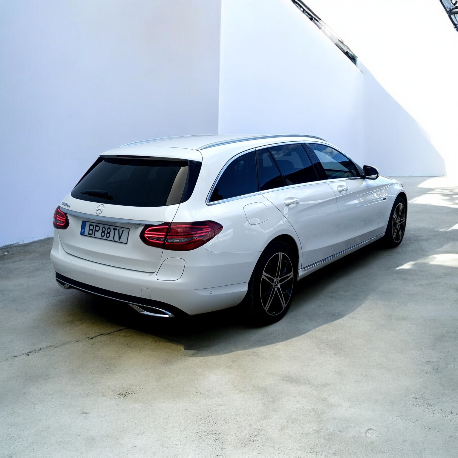 
								Mercedes-Benz C300de Avantgarde 2021 cheio									
