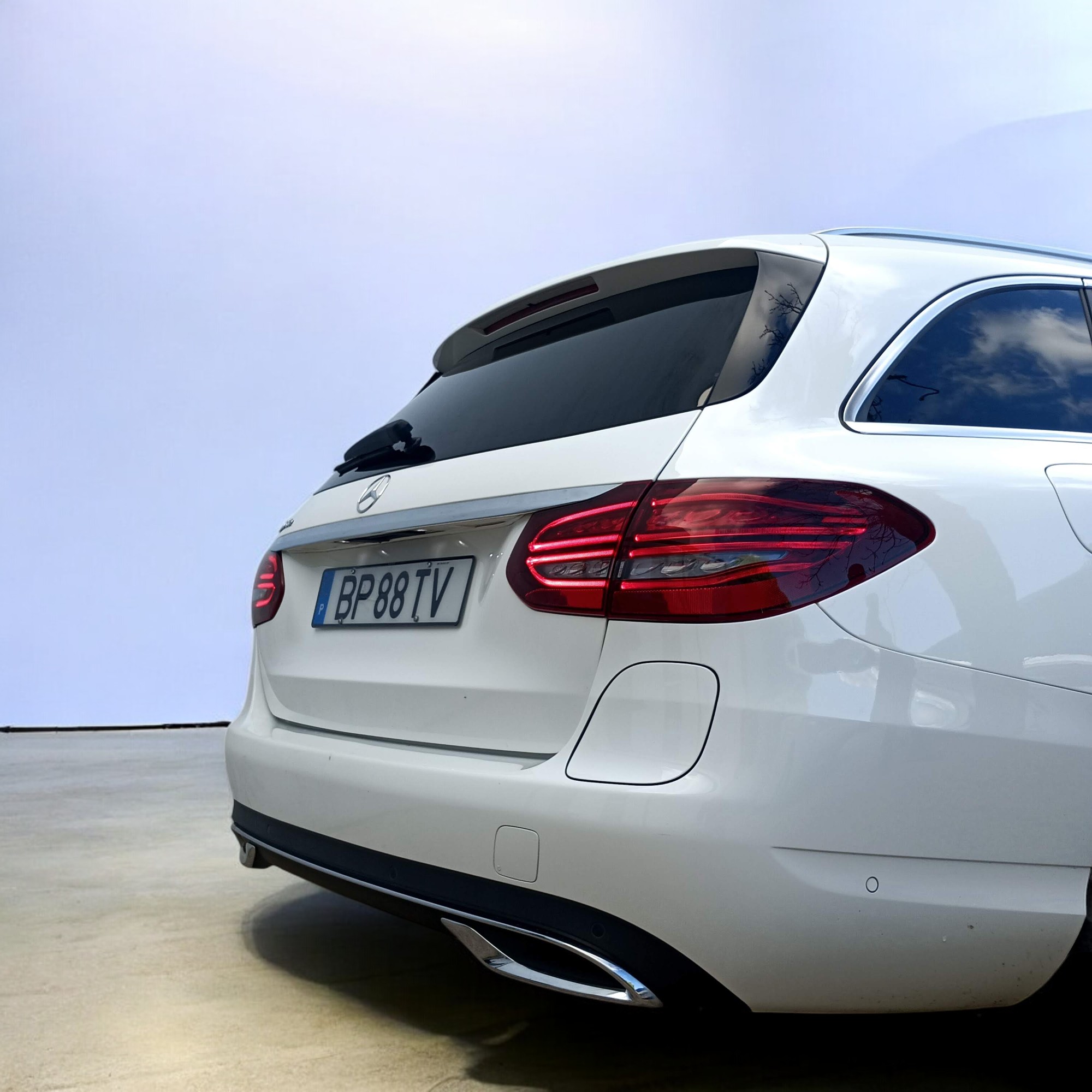 
								Mercedes-Benz C300de Avantgarde 2021 cheio									