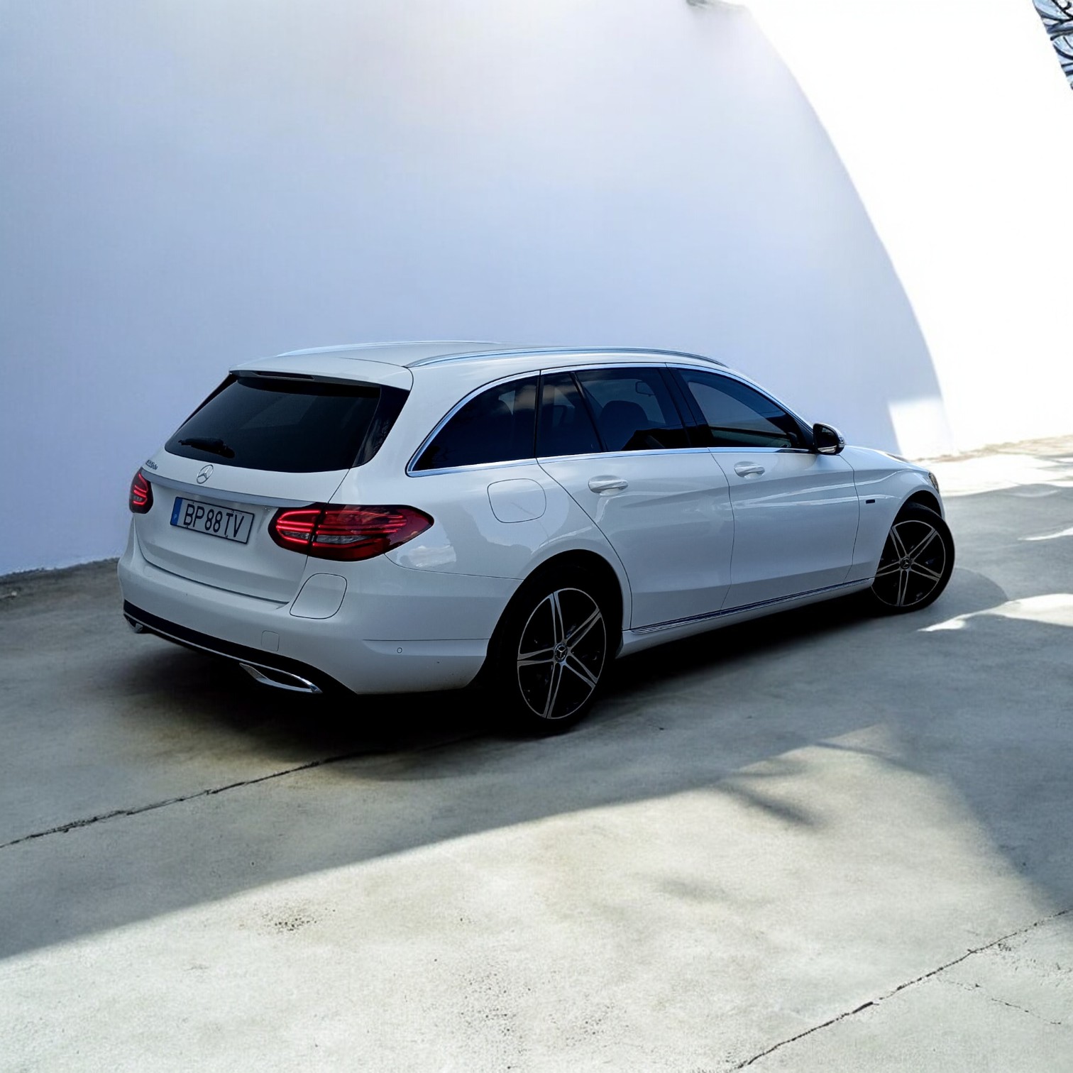 
								Mercedes-Benz C300de Avantgarde 2021 cheio									
