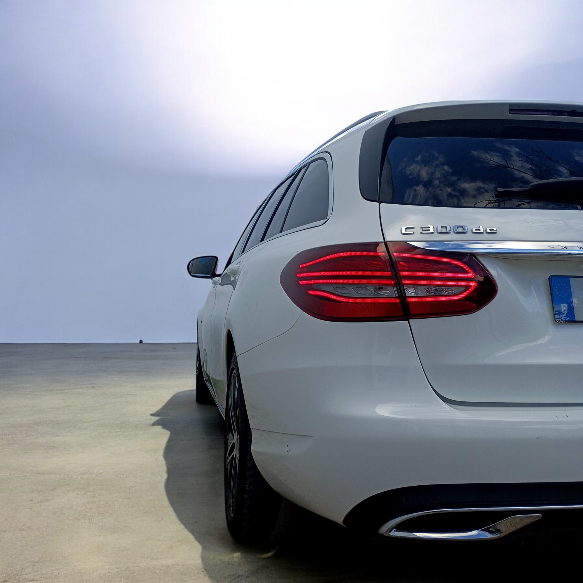 
								Mercedes-Benz C300de Avantgarde 2021 cheio									