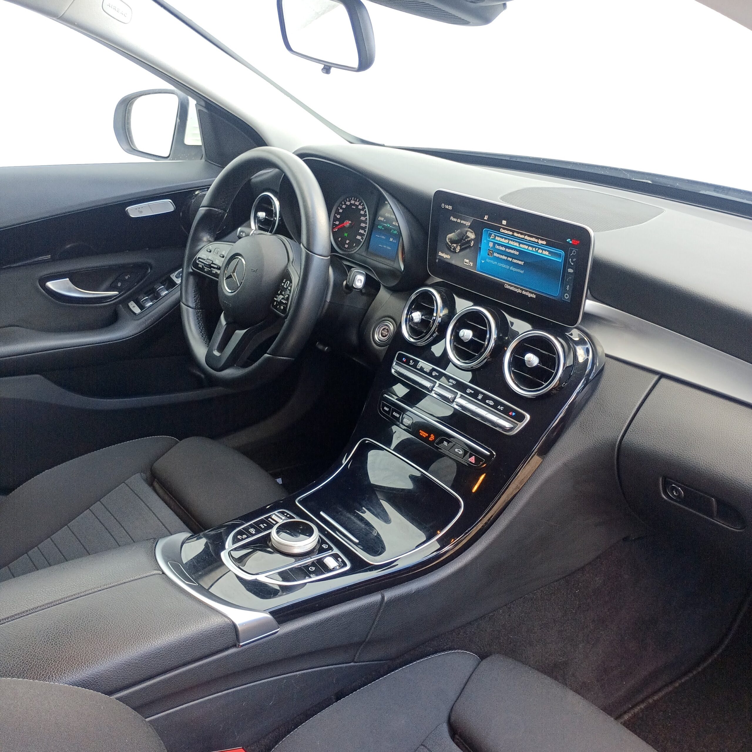 
								Mercedes-Benz C300de Avantgarde 2021 cheio									