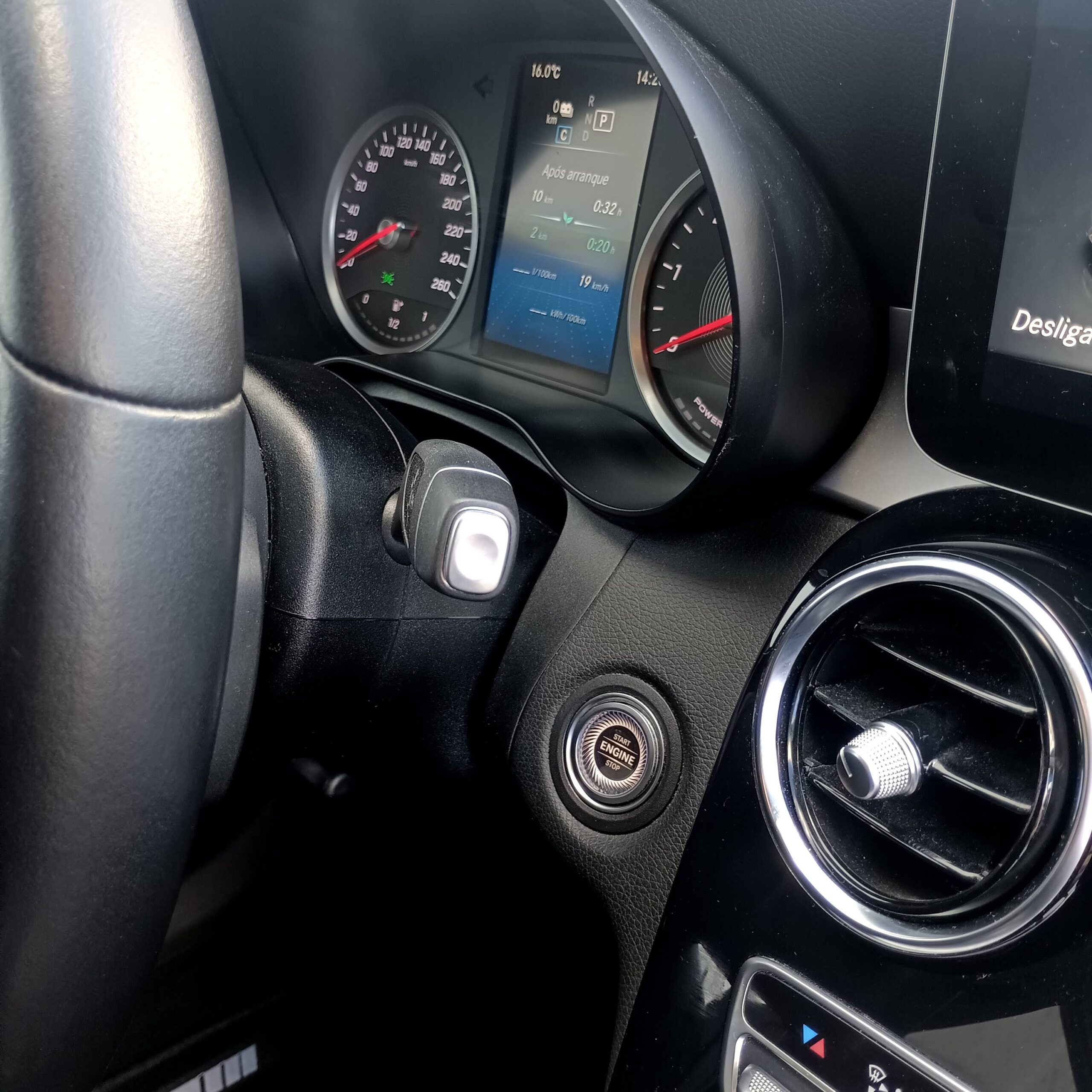 
								Mercedes-Benz C300de Avantgarde 2021 cheio									