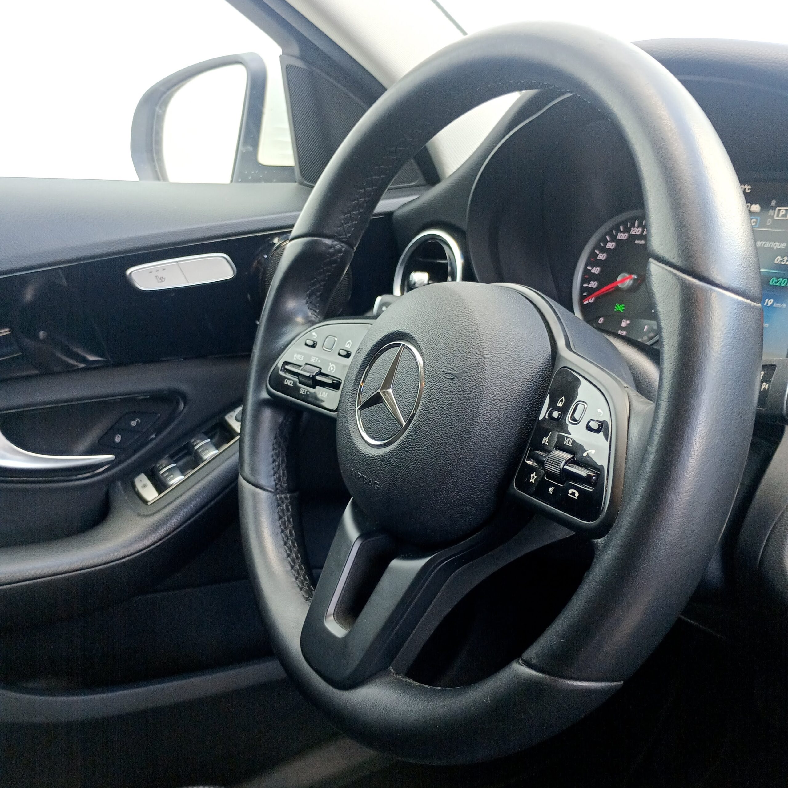 
								Mercedes-Benz C300de Avantgarde 2021 cheio									