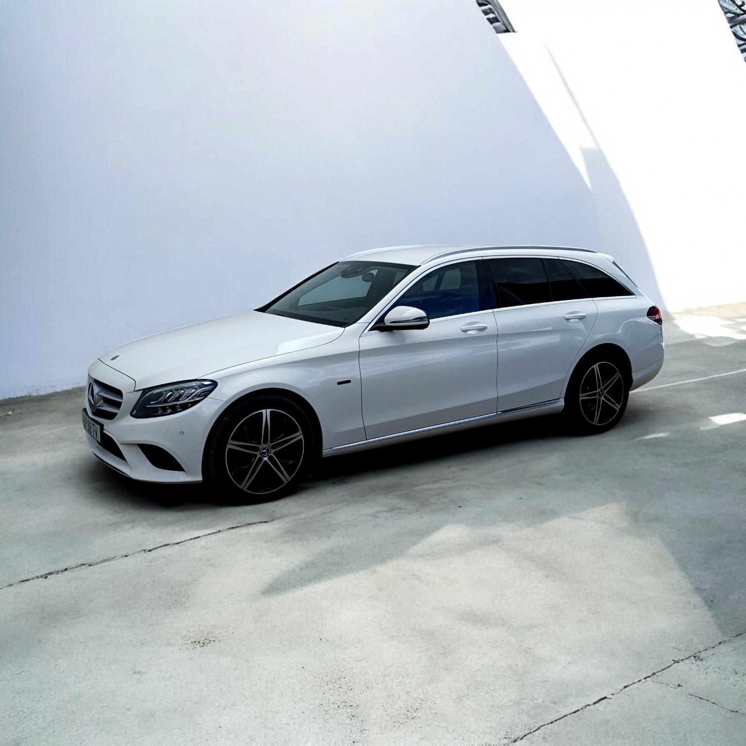 
								Mercedes-Benz C300de Avantgarde 2021 cheio									
