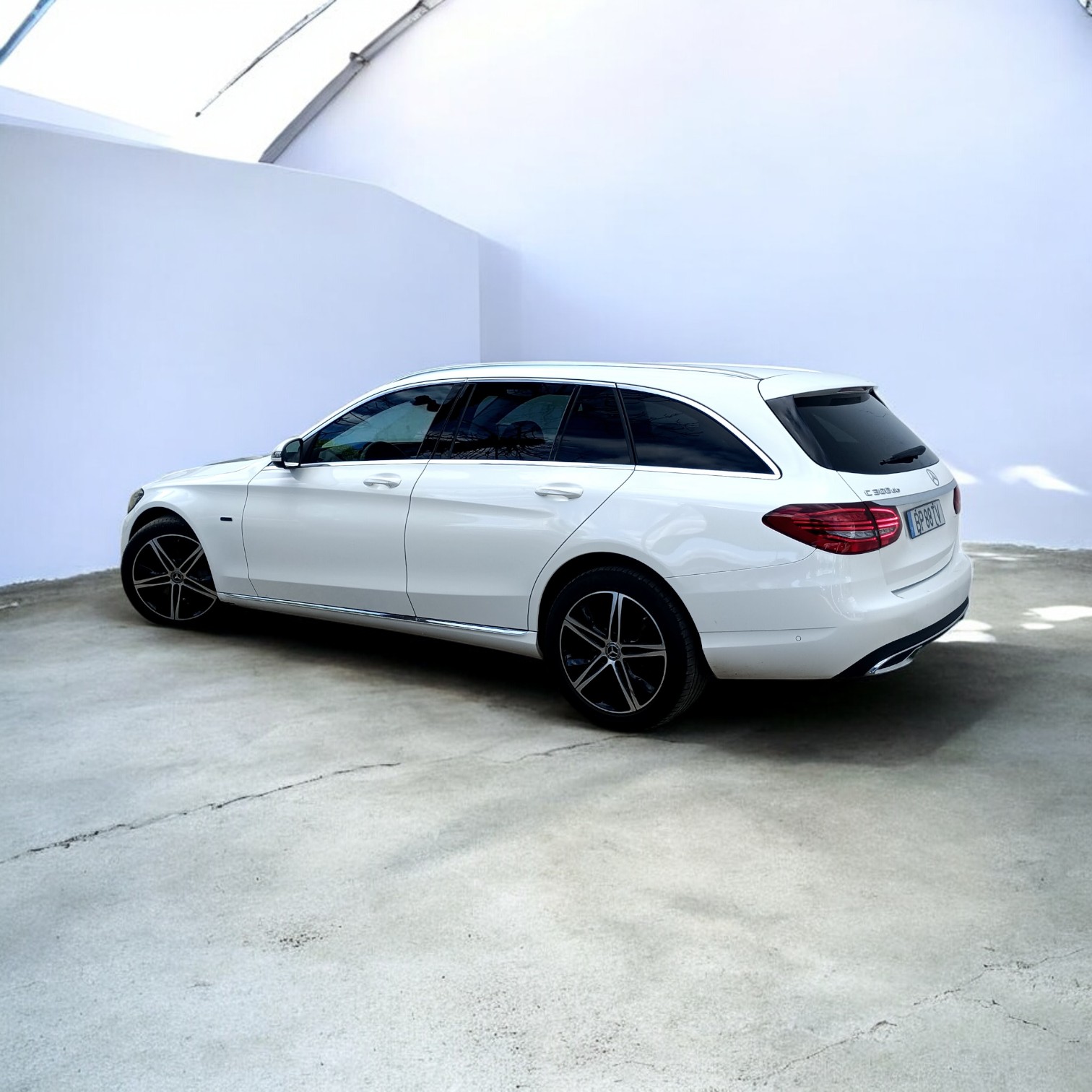
								Mercedes-Benz C300de Avantgarde 2021 cheio									