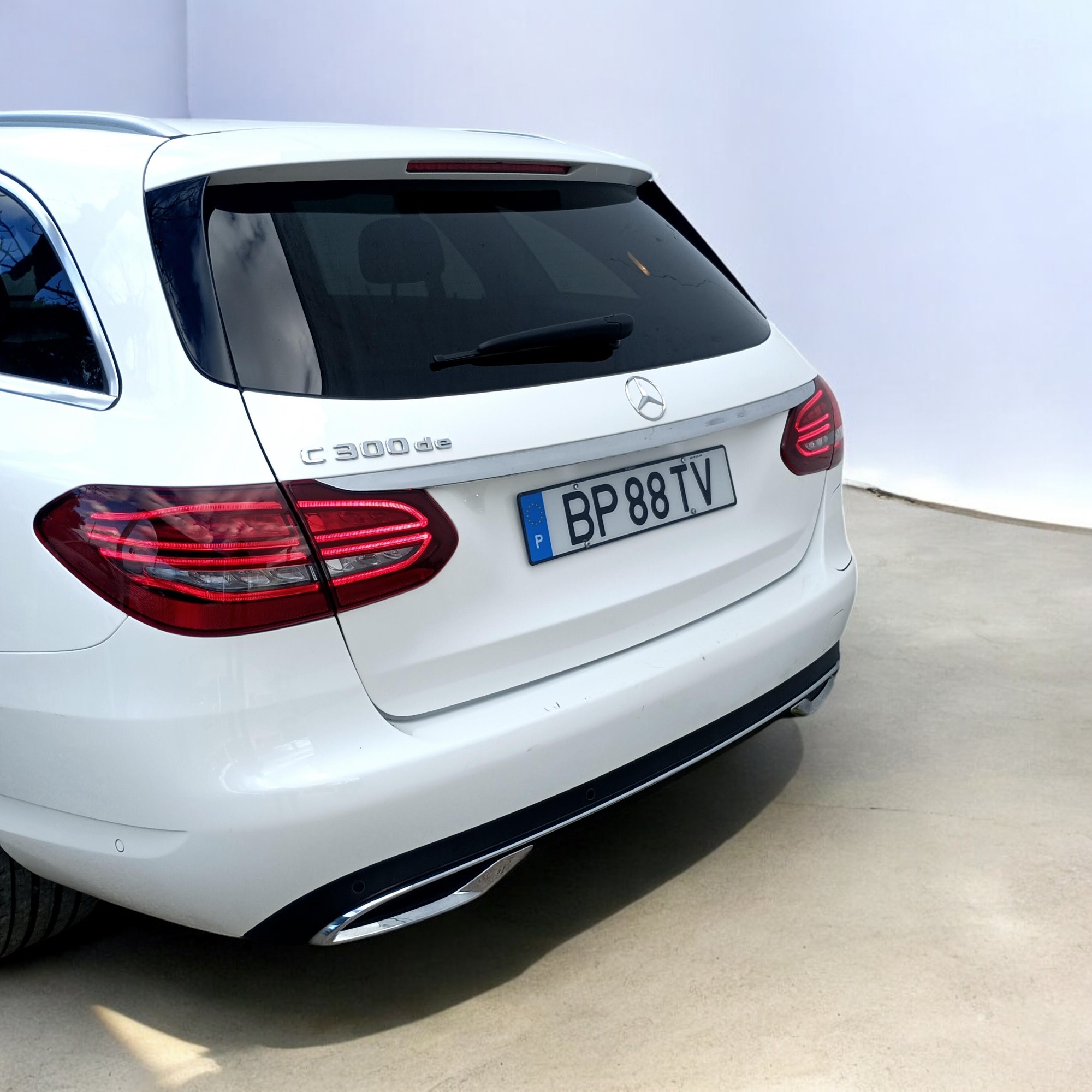 
								Mercedes-Benz C300de Avantgarde 2021 cheio									
