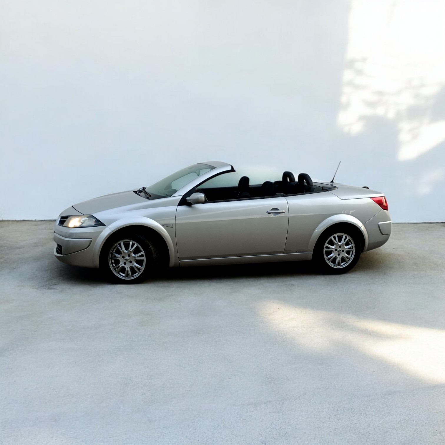 
								Renault Megane Cabrio DCi Karmann cheio									