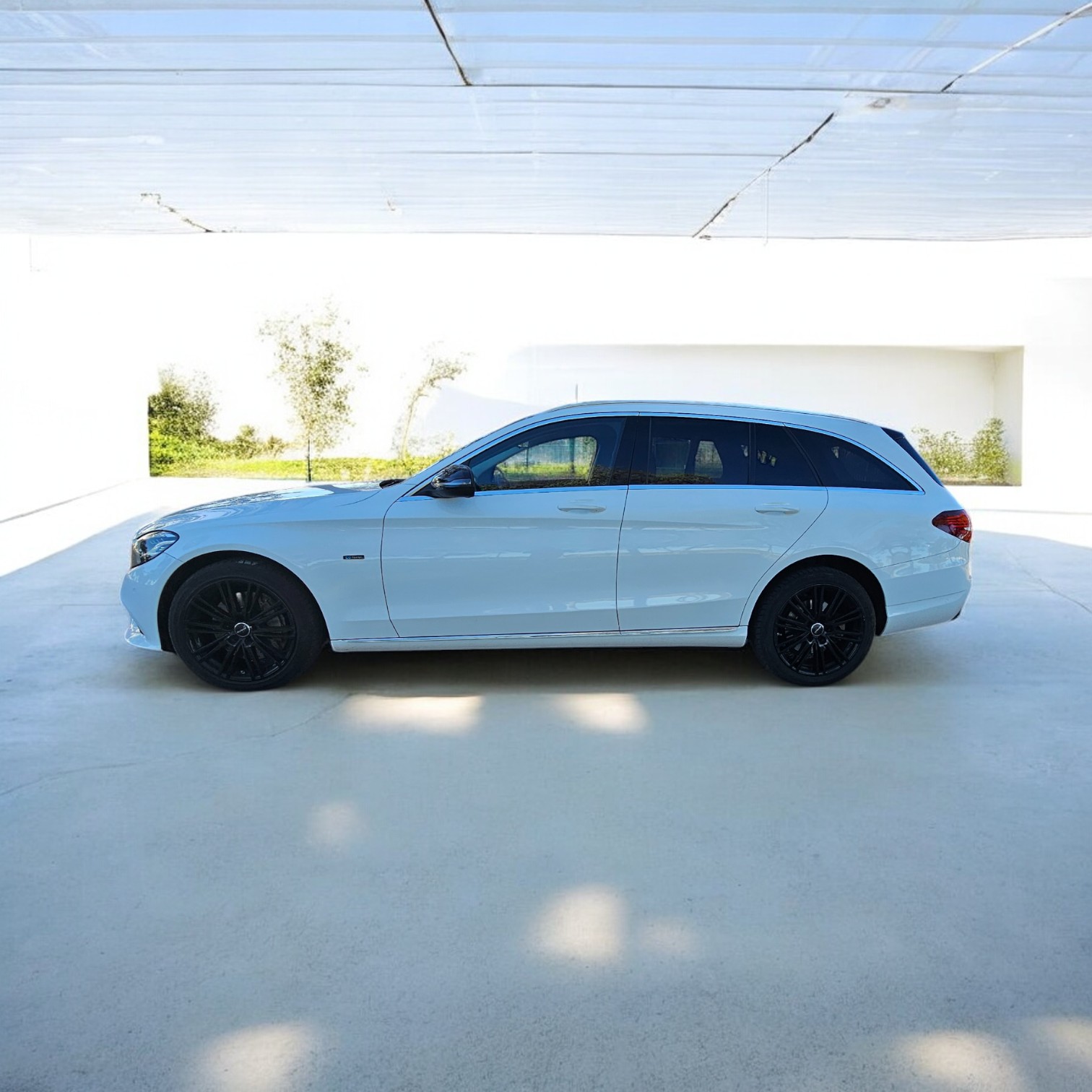 
								Mercedes-Benz C300de 2020 cheio									
