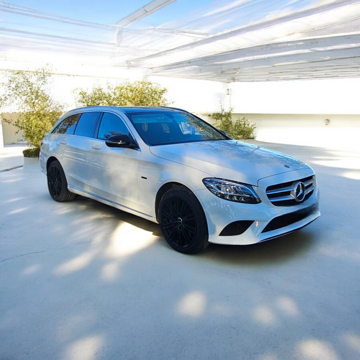 
								Mercedes-Benz C300de 2020 cheio									