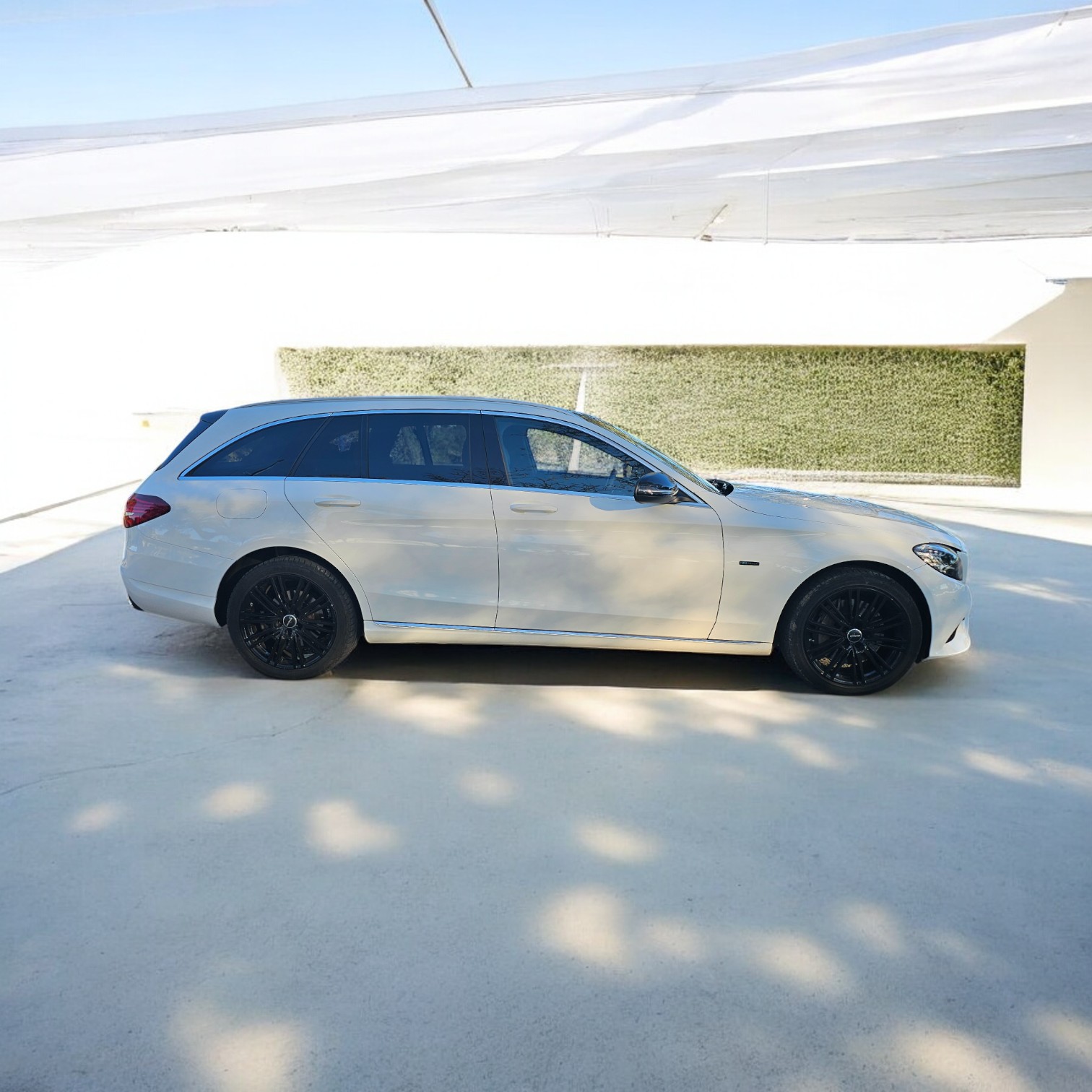 
								Mercedes-Benz C300de 2020 cheio									