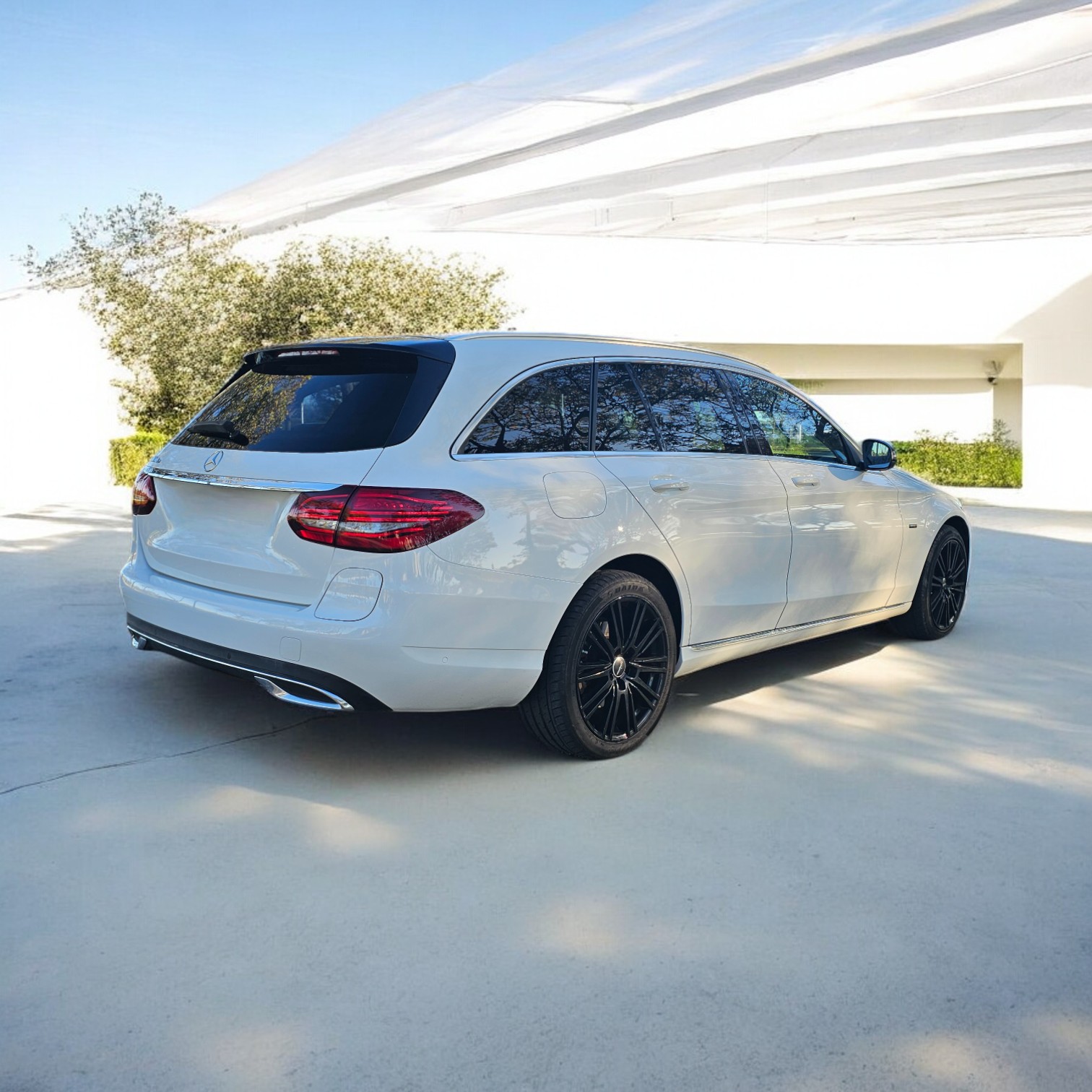 
								Mercedes-Benz C300de 2020 cheio									