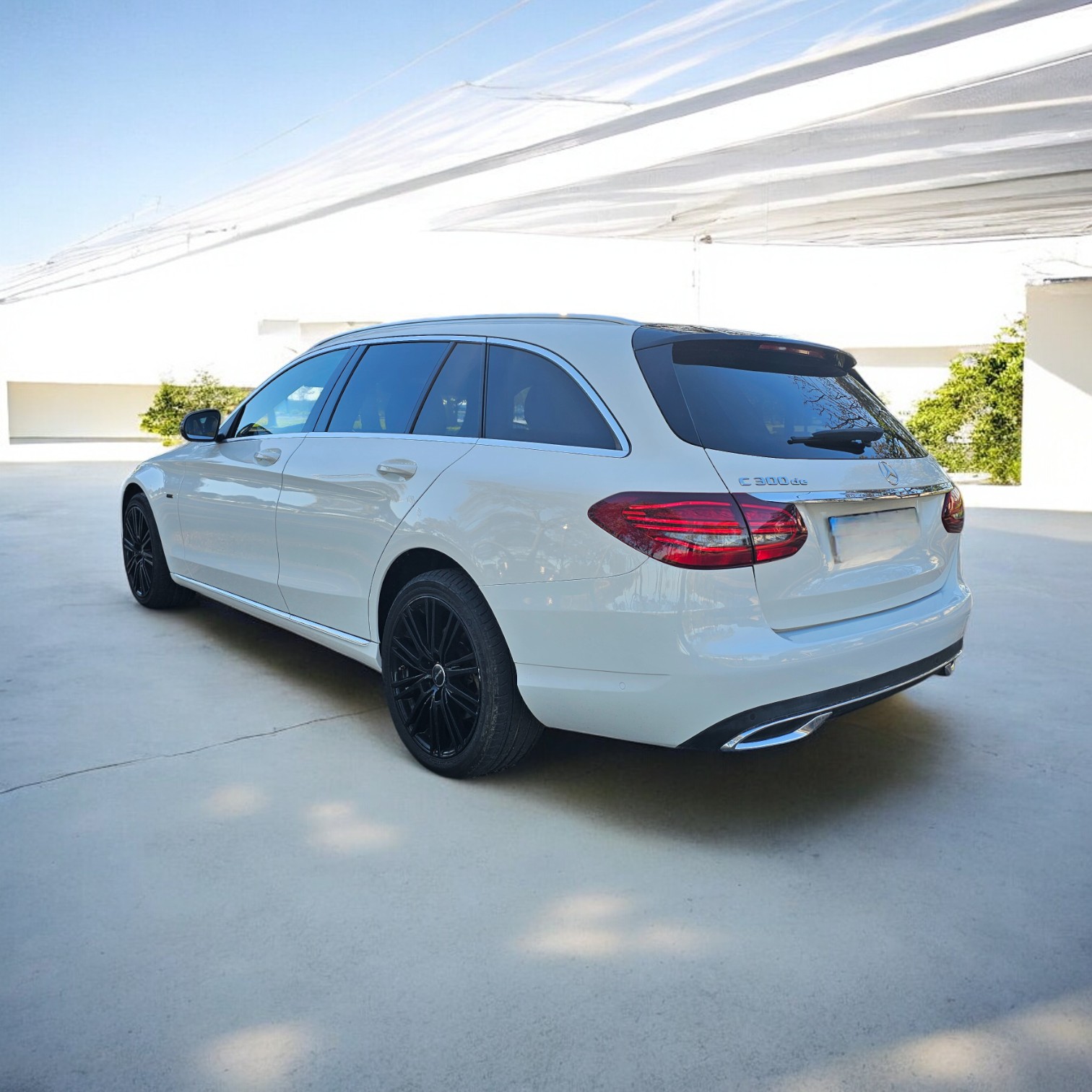 
								Mercedes-Benz C300de 2020 cheio									