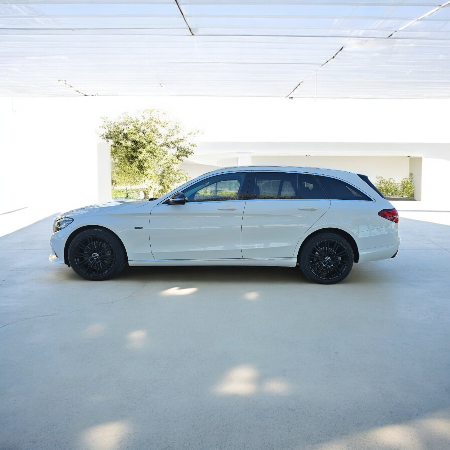 
								Mercedes-Benz C300de 2020 cheio									