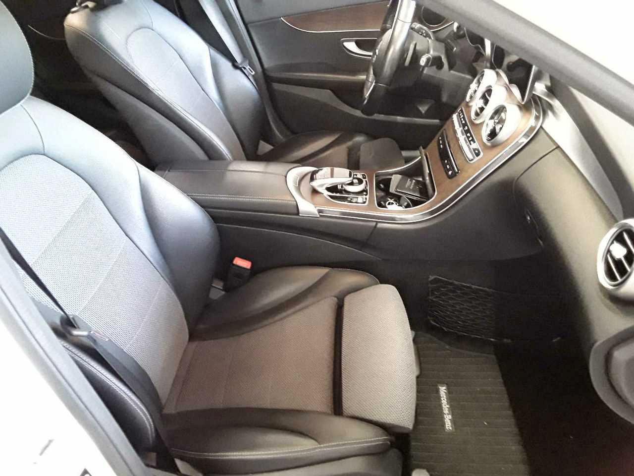 
								Mercedes-Benz C300de 2020 cheio									