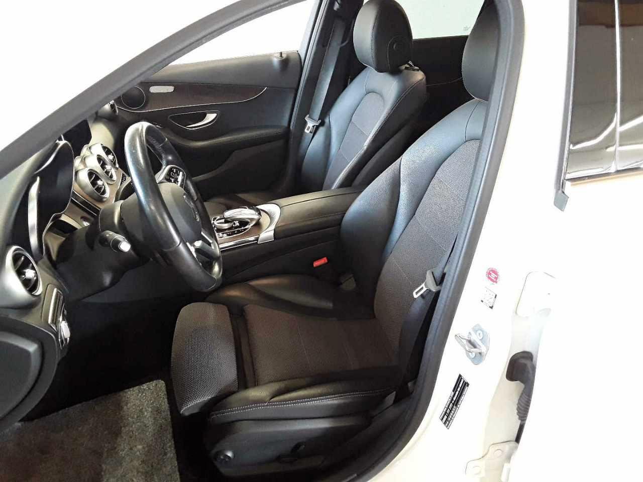 
								Mercedes-Benz C300de 2020 cheio									