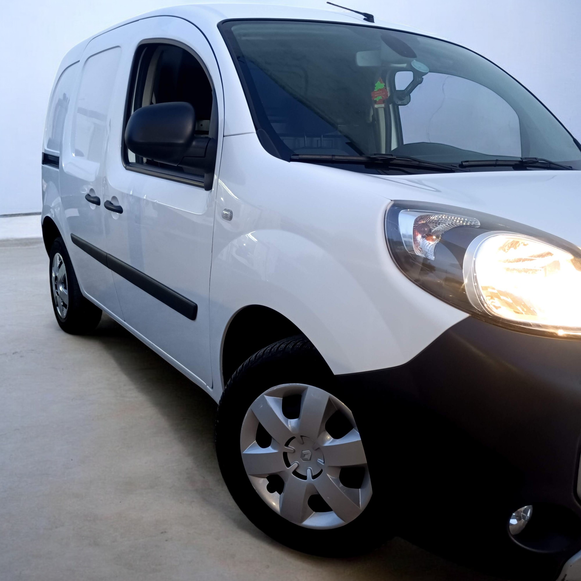 
								Renault Kangoo Dci 2019 cheio									