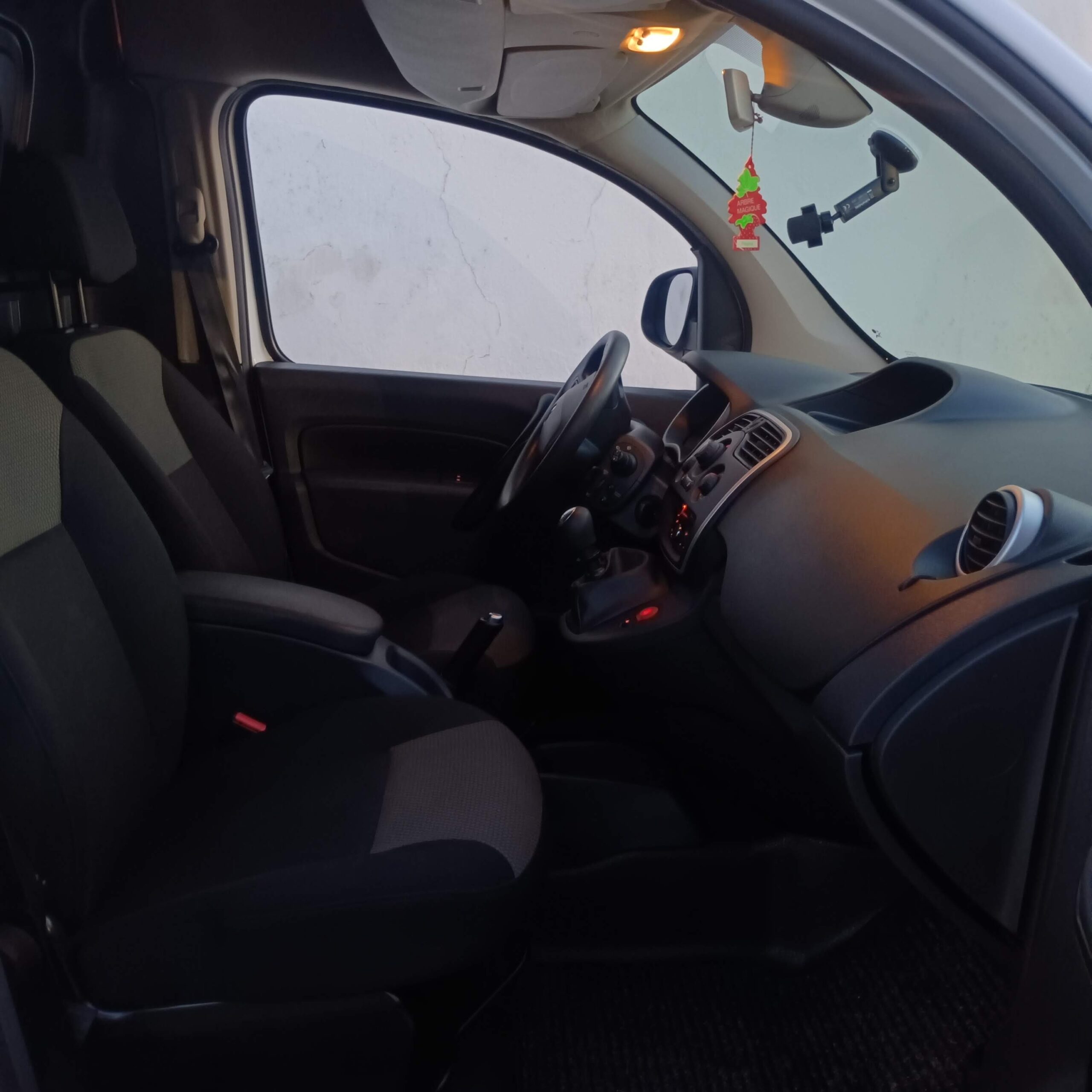 
								Renault Kangoo Dci 2019 cheio									