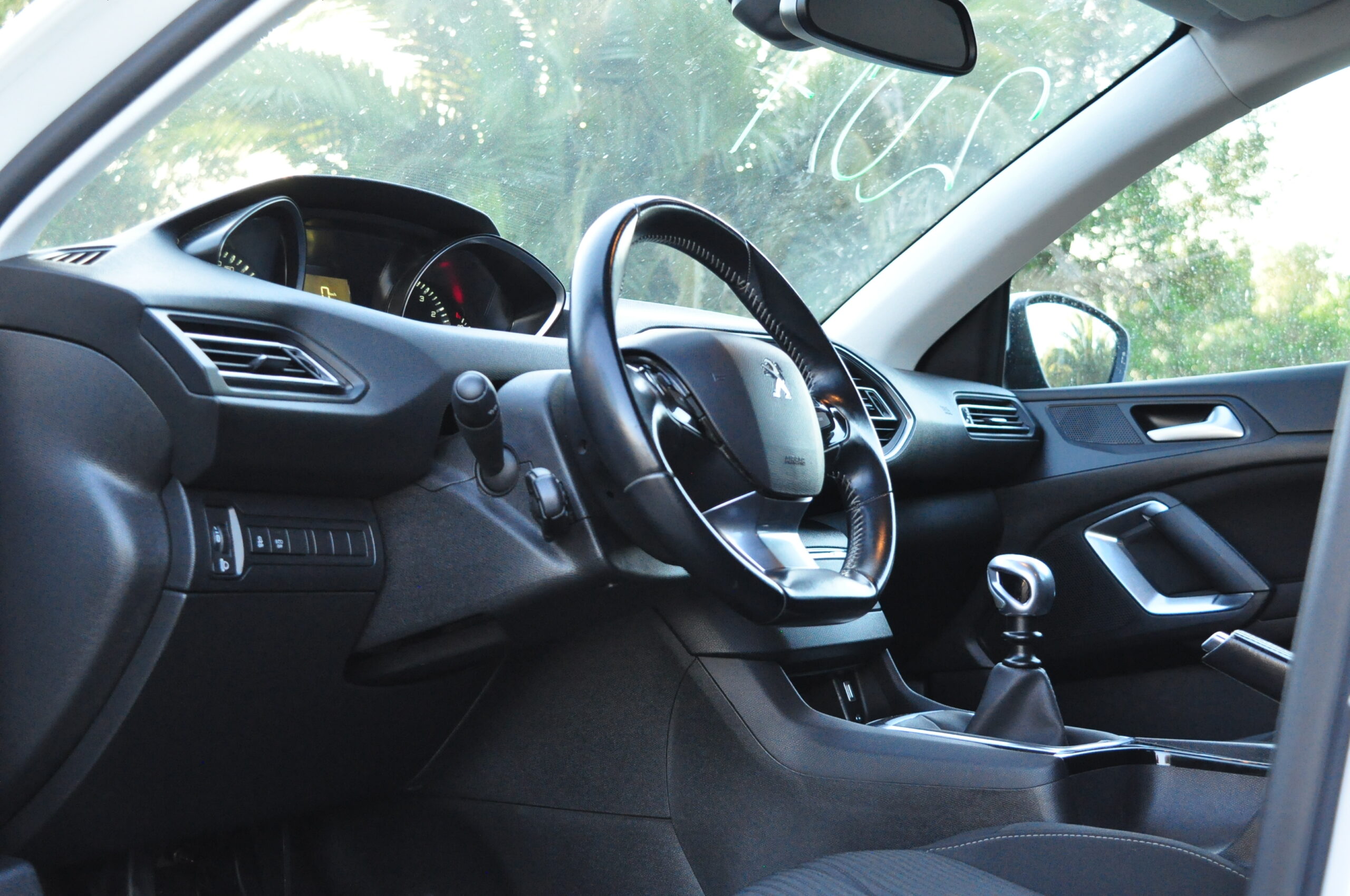 
								Peugeot 308 SW Usada – 119.000km – Gasolina – Ótimo Estado cheio									