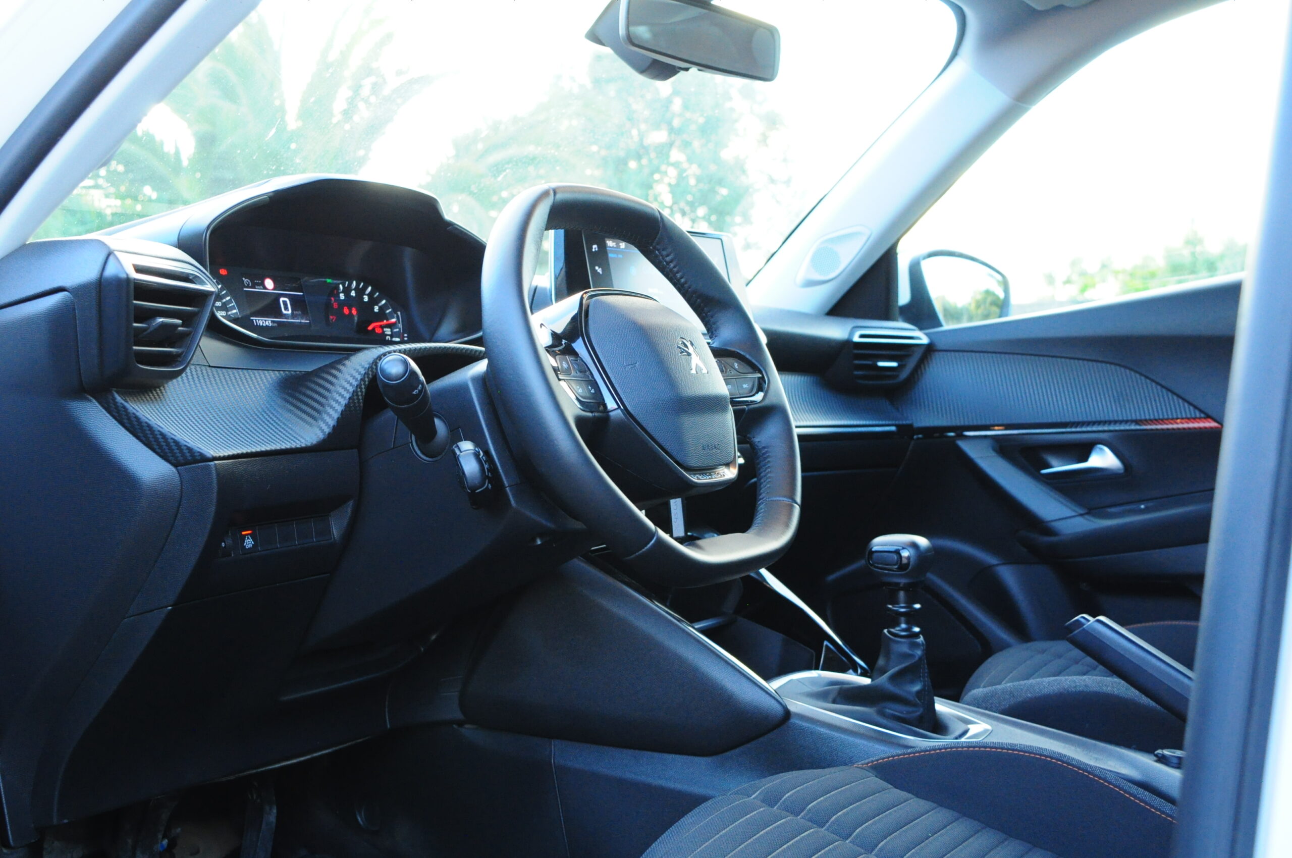 
								Peugeot 2008 BlueHDI 2020 – Usado – Gasóleo – Faro, Algarve cheio									