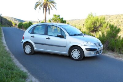 Citroën C3 gasolina – Usado com garantia – 2002 – Faro