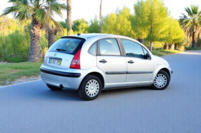 Citroën C3 gasolina – Usado com garantia – 2002 – Faro