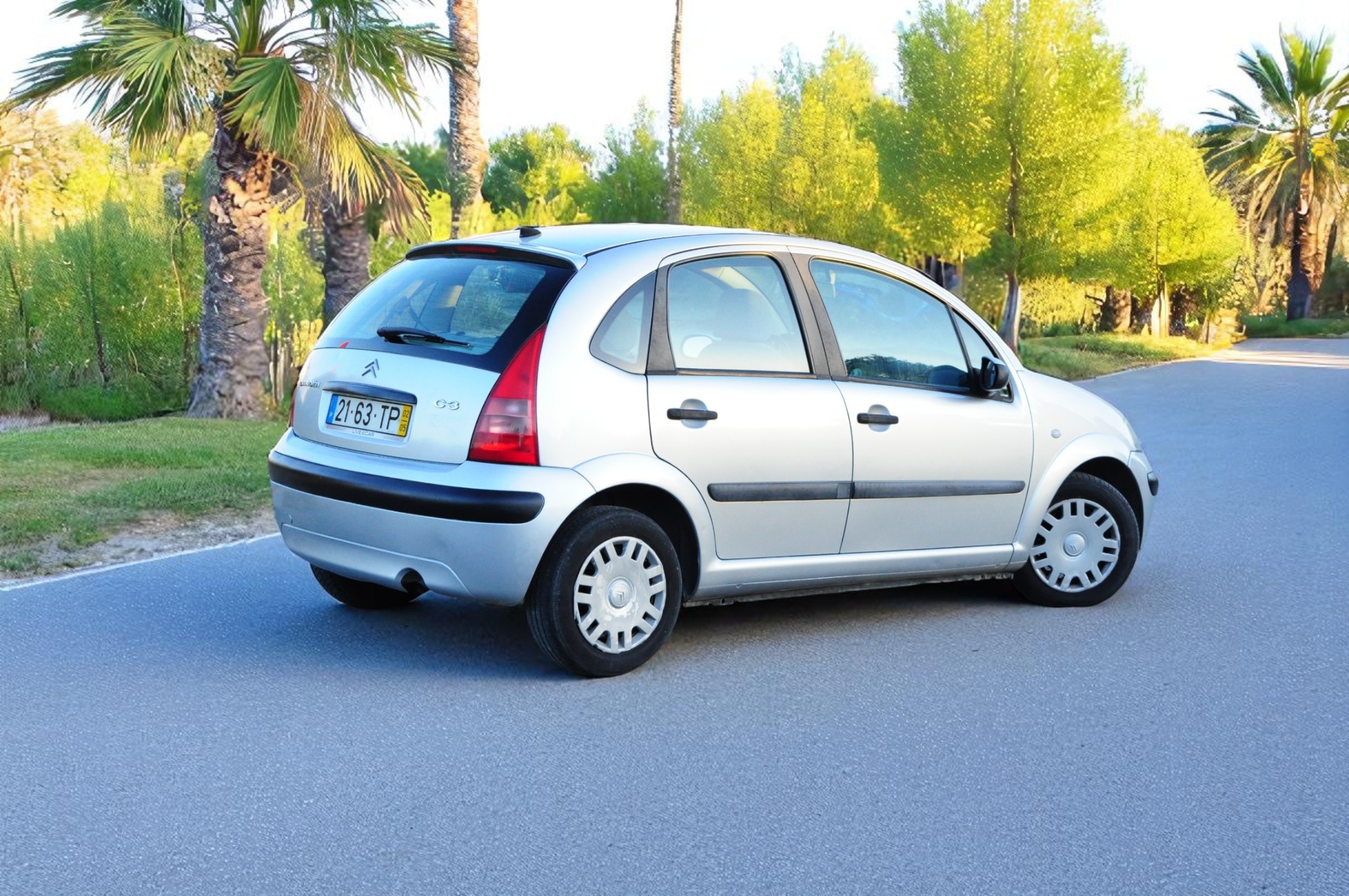Citroën C3 gasolina – Usado com garantia – 2002 – Faro