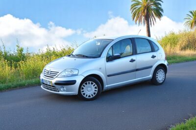 Citroën C3 gasolina – Usado com garantia – 2002 – Faro