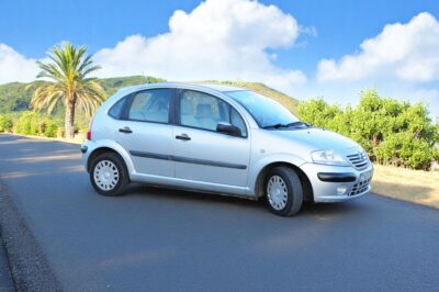 Citroën C3 gasolina – Usado com garantia – 2002 – Faro