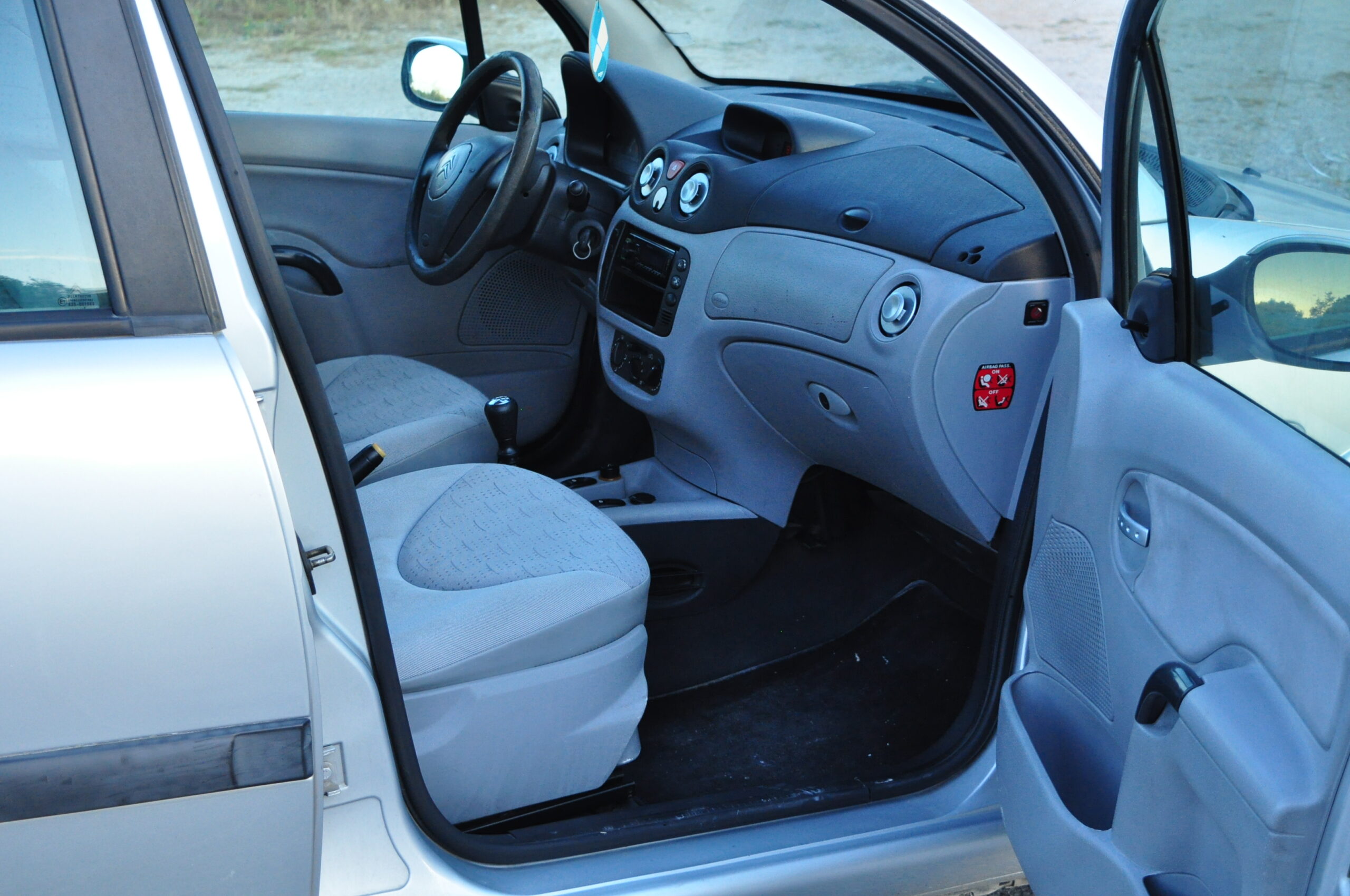 
								Citroën C3 gasolina – Usado com garantia – 2002 – Faro cheio									