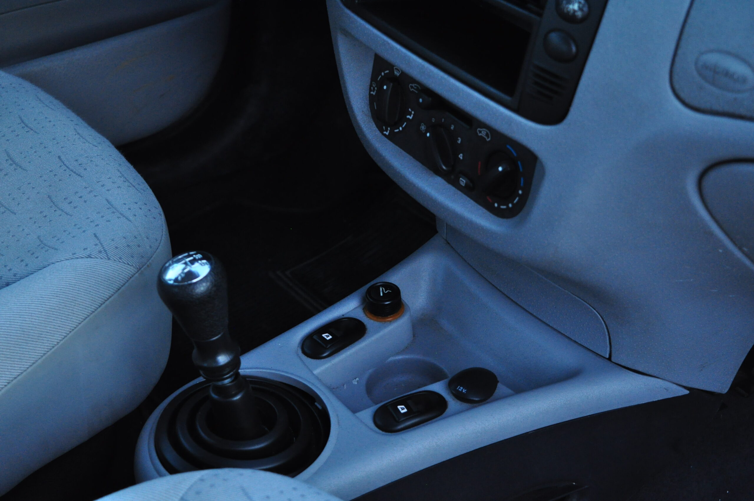 
								Citroën C3 gasolina – Usado com garantia – 2002 – Faro cheio									
