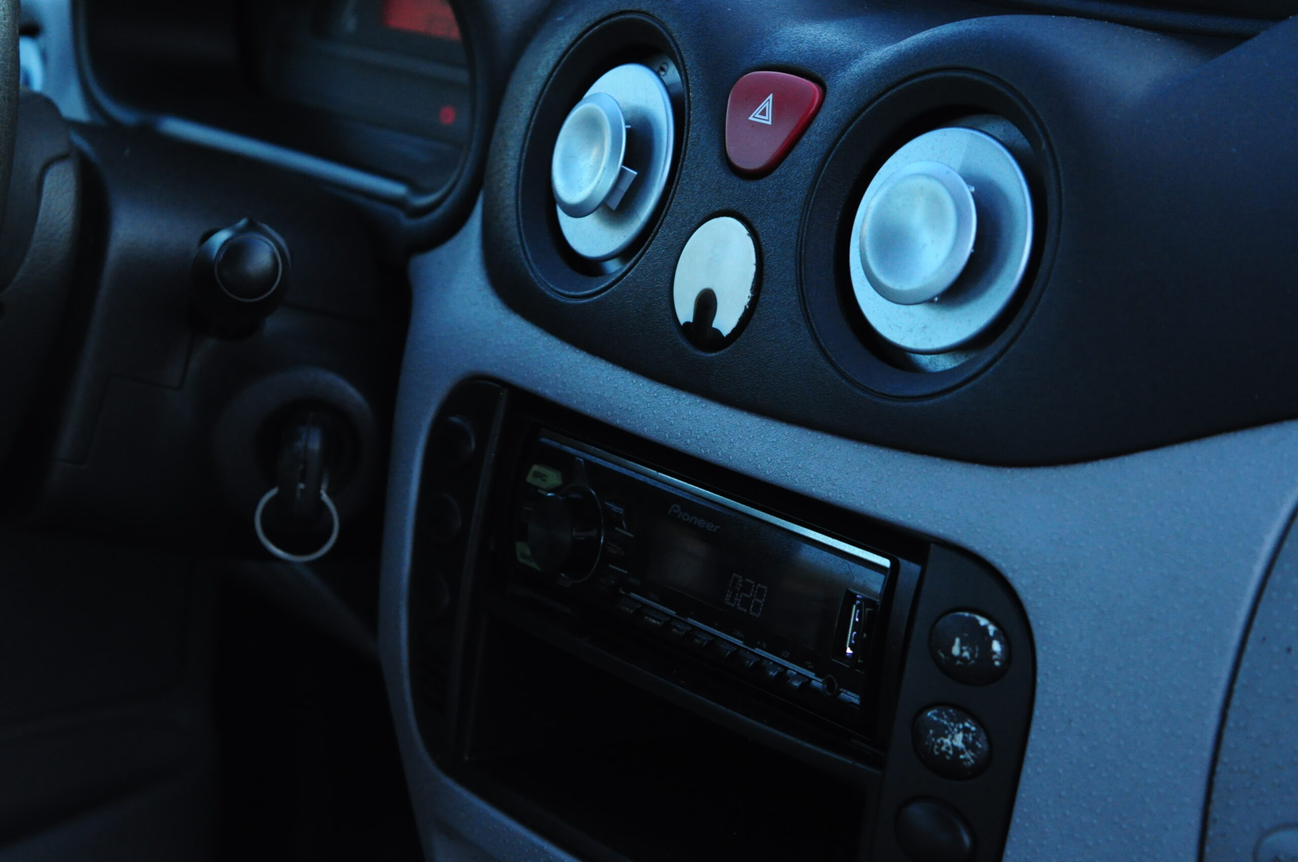 
								Citroën C3 gasolina – Usado com garantia – 2002 – Faro cheio									