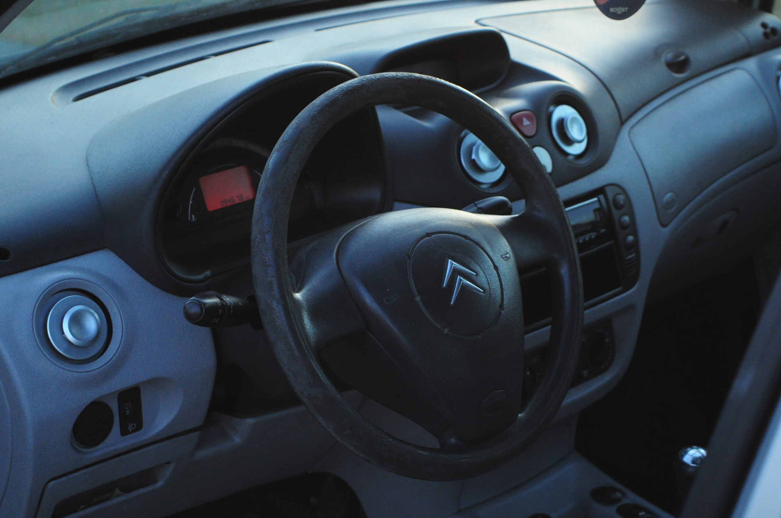 
								Citroën C3 gasolina – Usado com garantia – 2002 – Faro cheio									