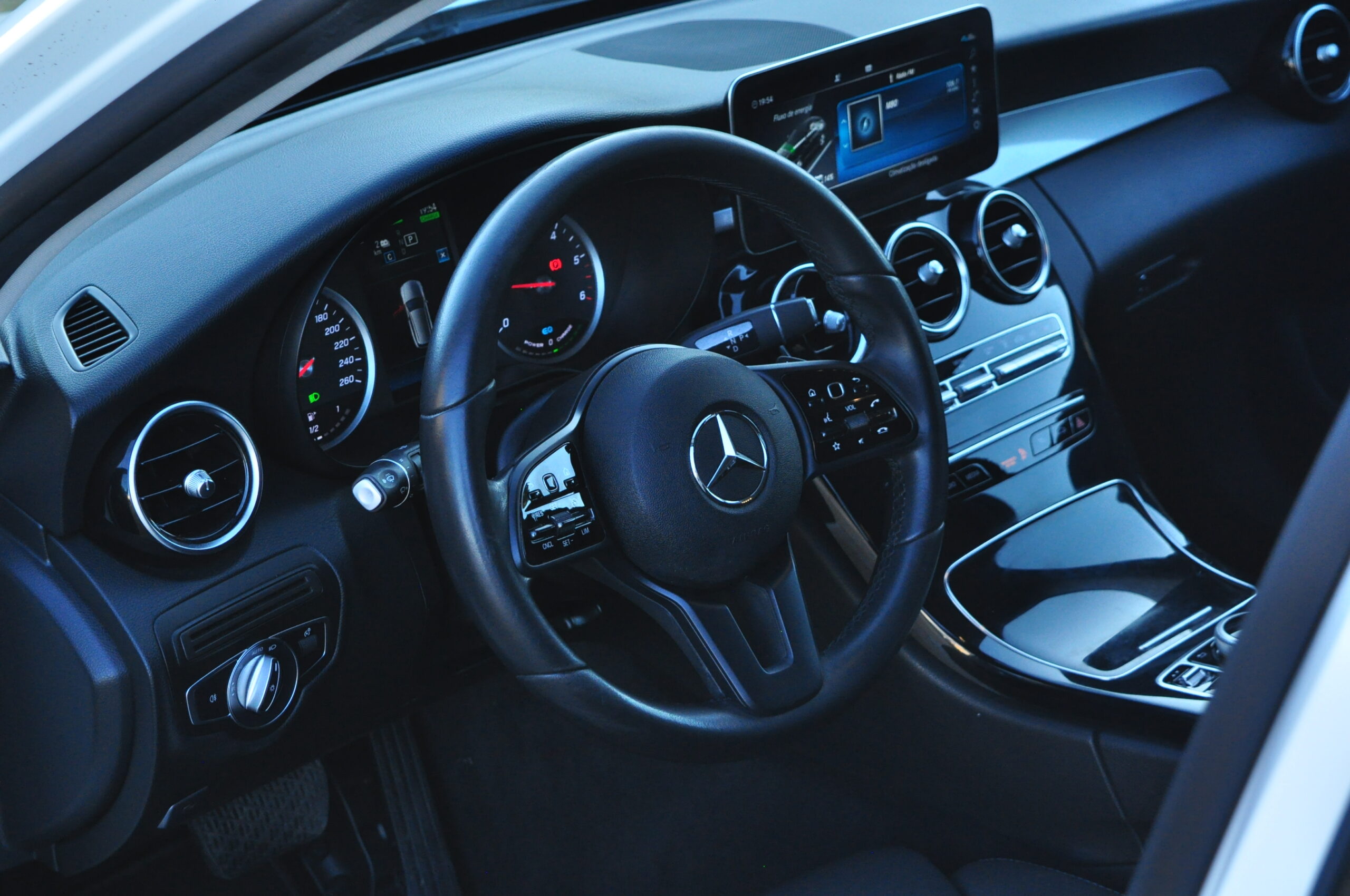 
								Mercedes-Benz C300de Avantgarde 2021 – Carro Usado Algarve cheio									