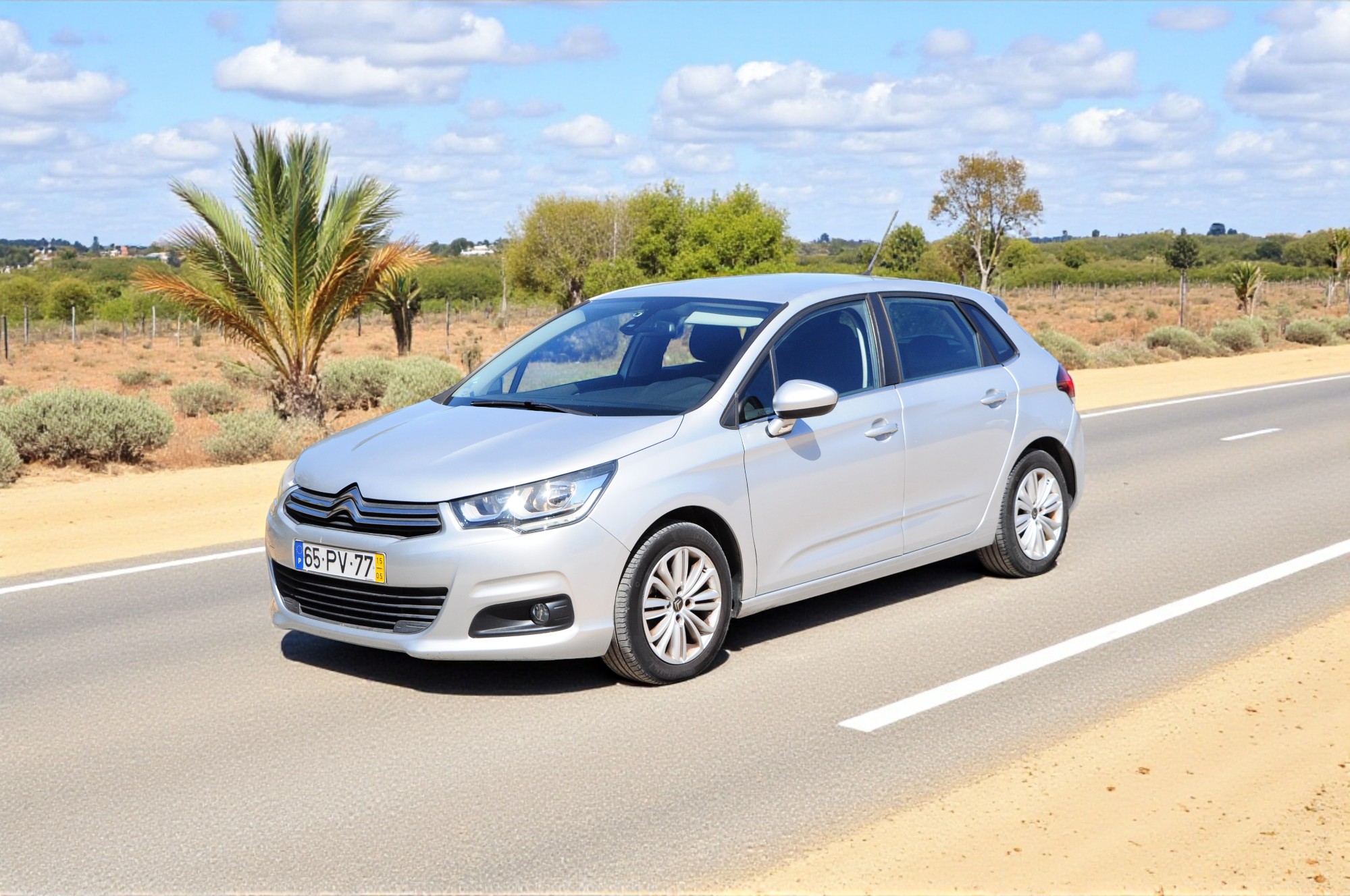 
								Citroen C4 BlueHDI Usado com Garantia Algarve cheio									