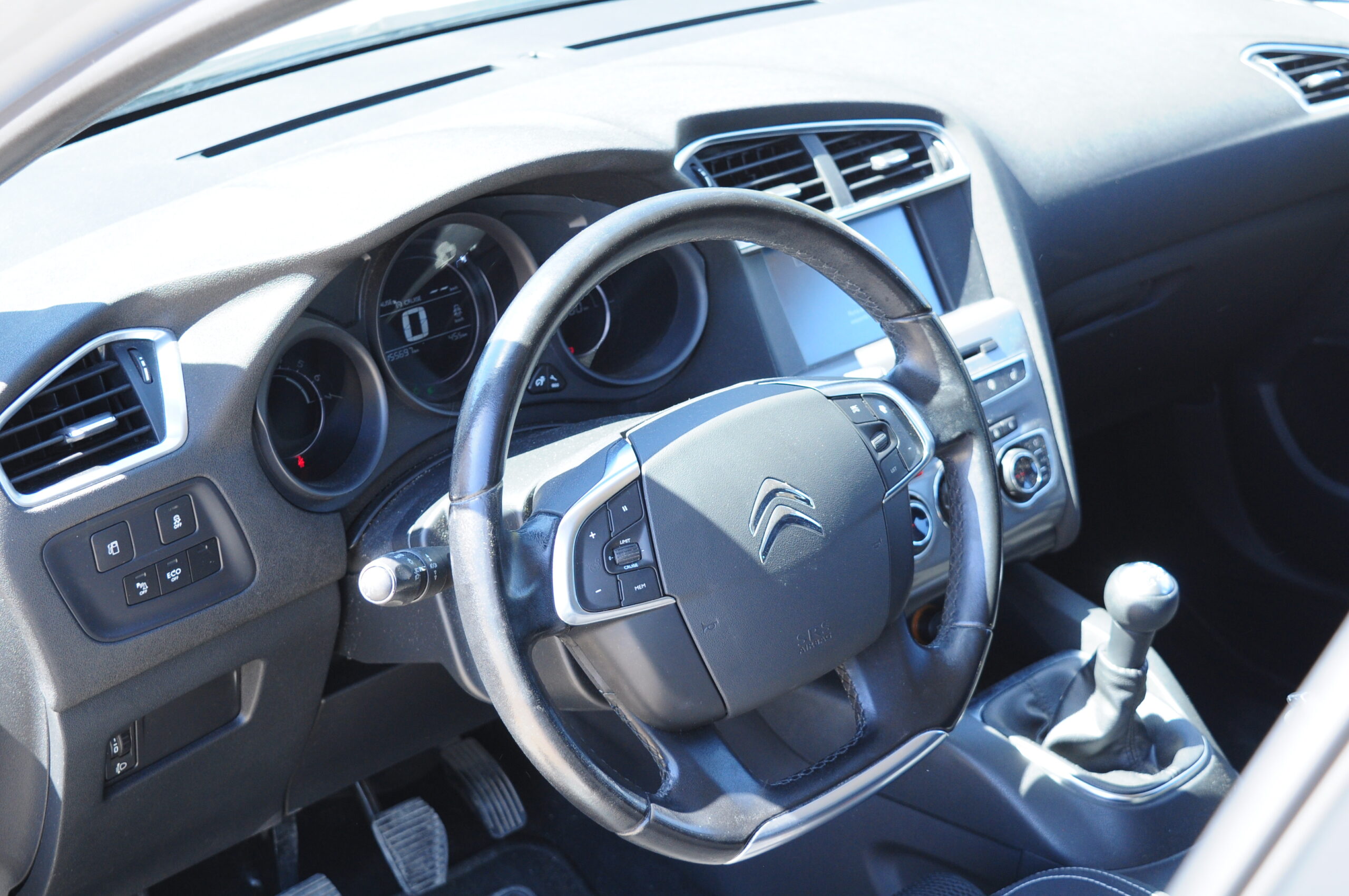 
								Citroen C4 BlueHDI Usado com Garantia Algarve cheio									