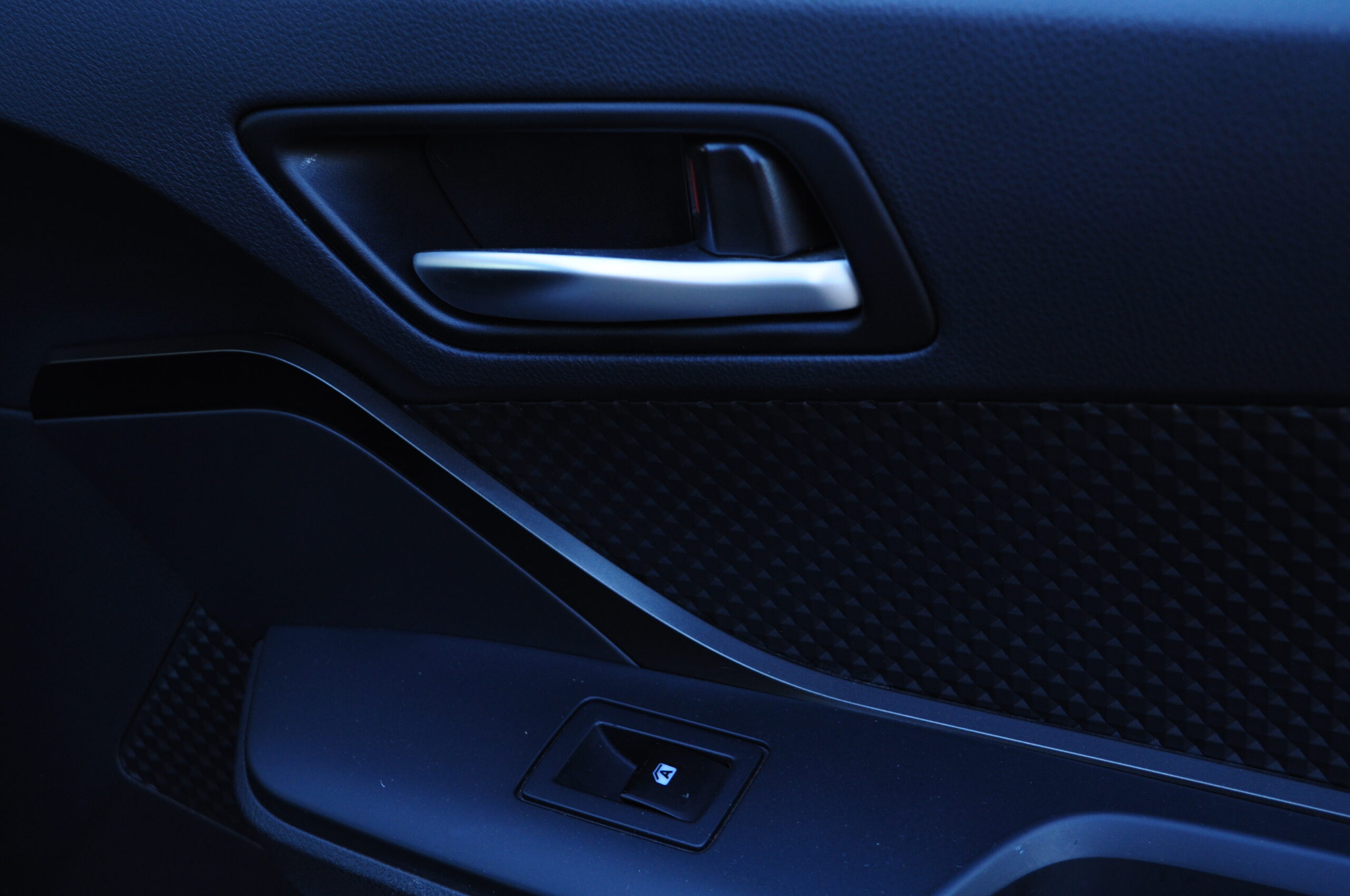 
								Toyota C-HR 1.8 Hybrid Usado com Garantia – Faro Algarve cheio									