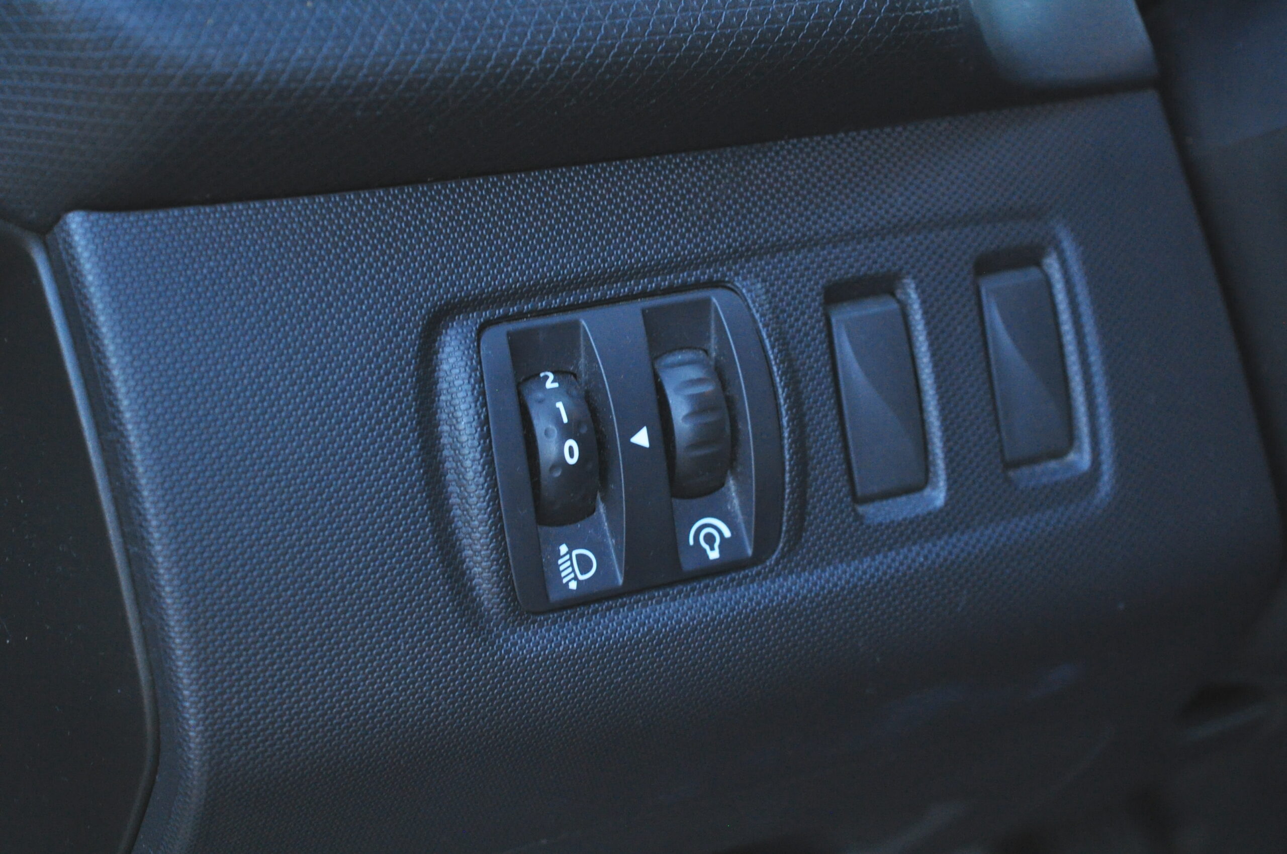 
								RENAULT CLIO IV 1.2 16V Gasolina com garantia cheio									