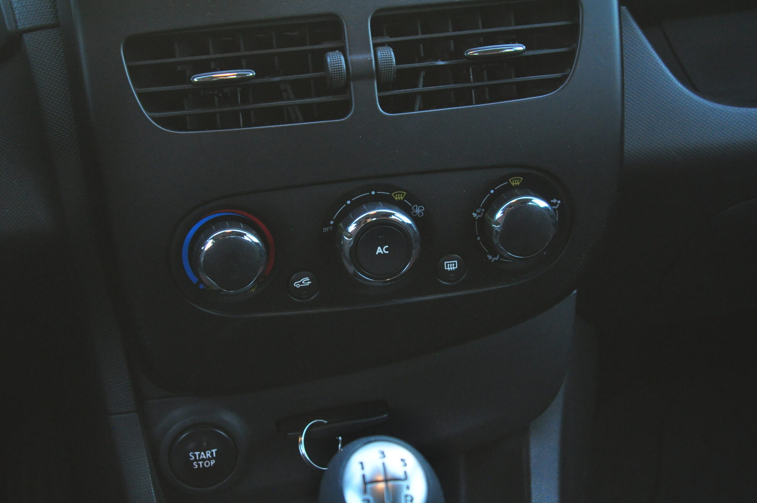 
								RENAULT CLIO IV 1.2 16V Gasolina com garantia cheio									