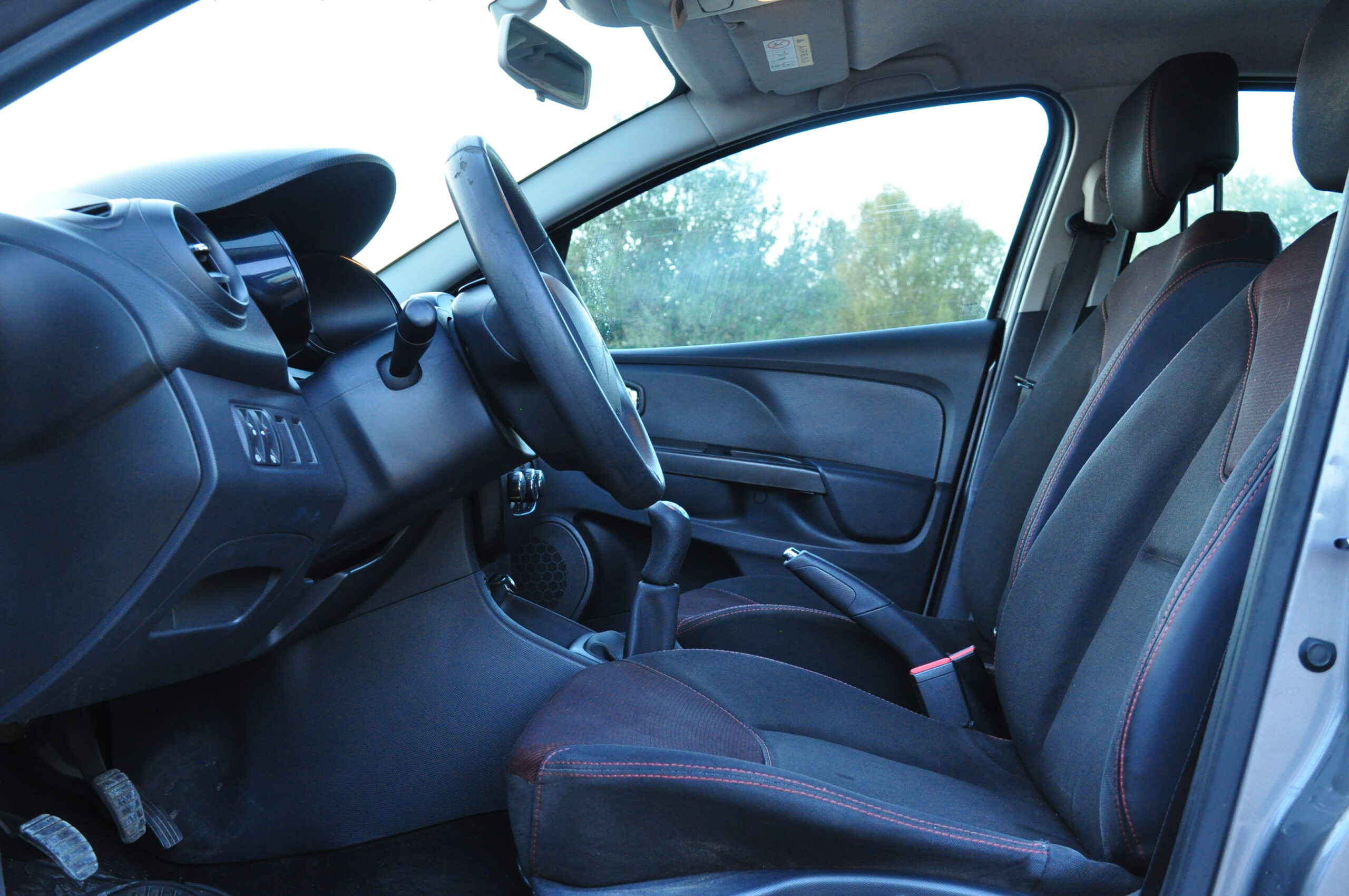 
								RENAULT CLIO IV 1.2 16V Gasolina com garantia cheio									