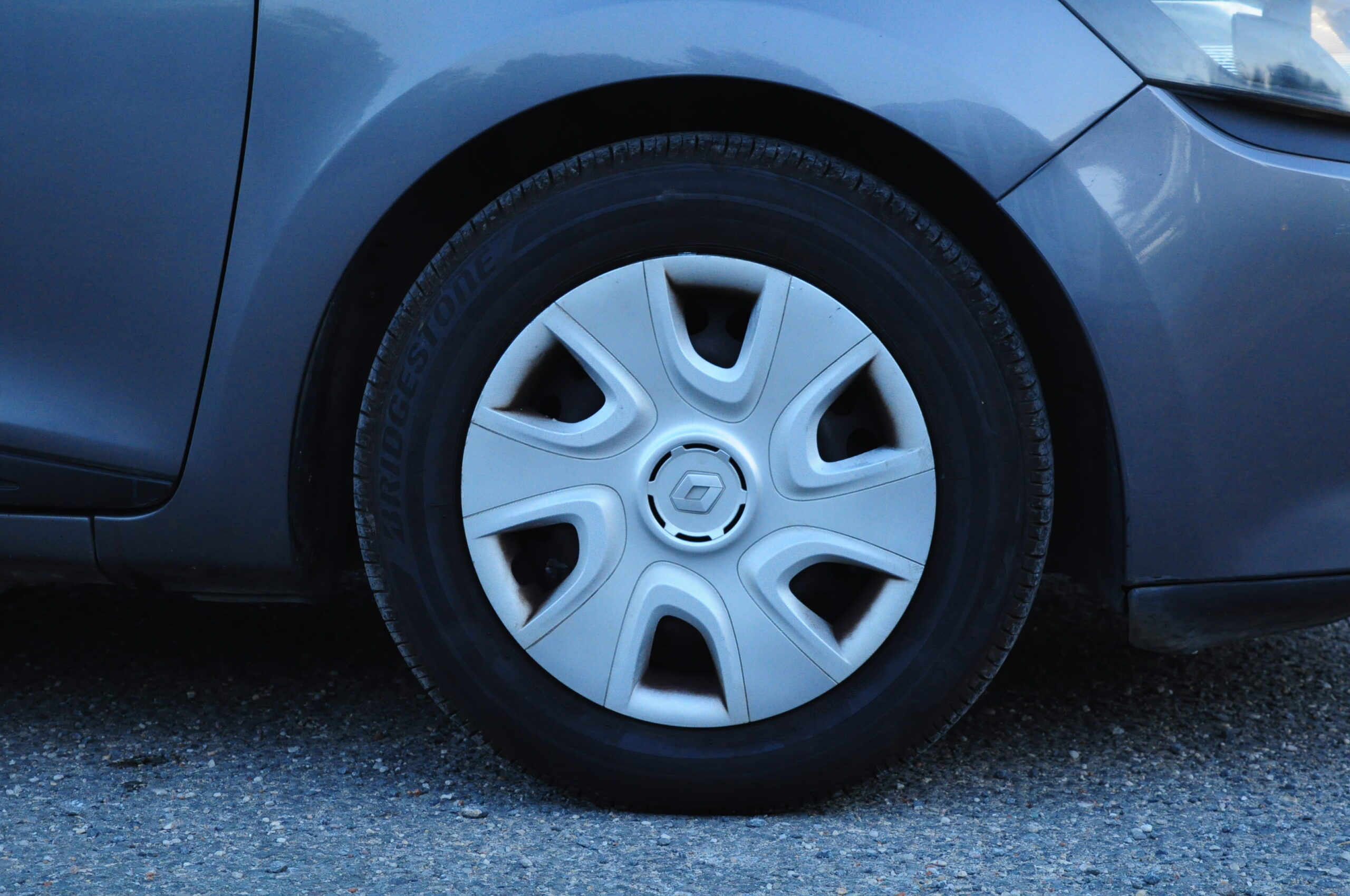 
								RENAULT CLIO IV 1.2 16V Gasolina com garantia cheio									