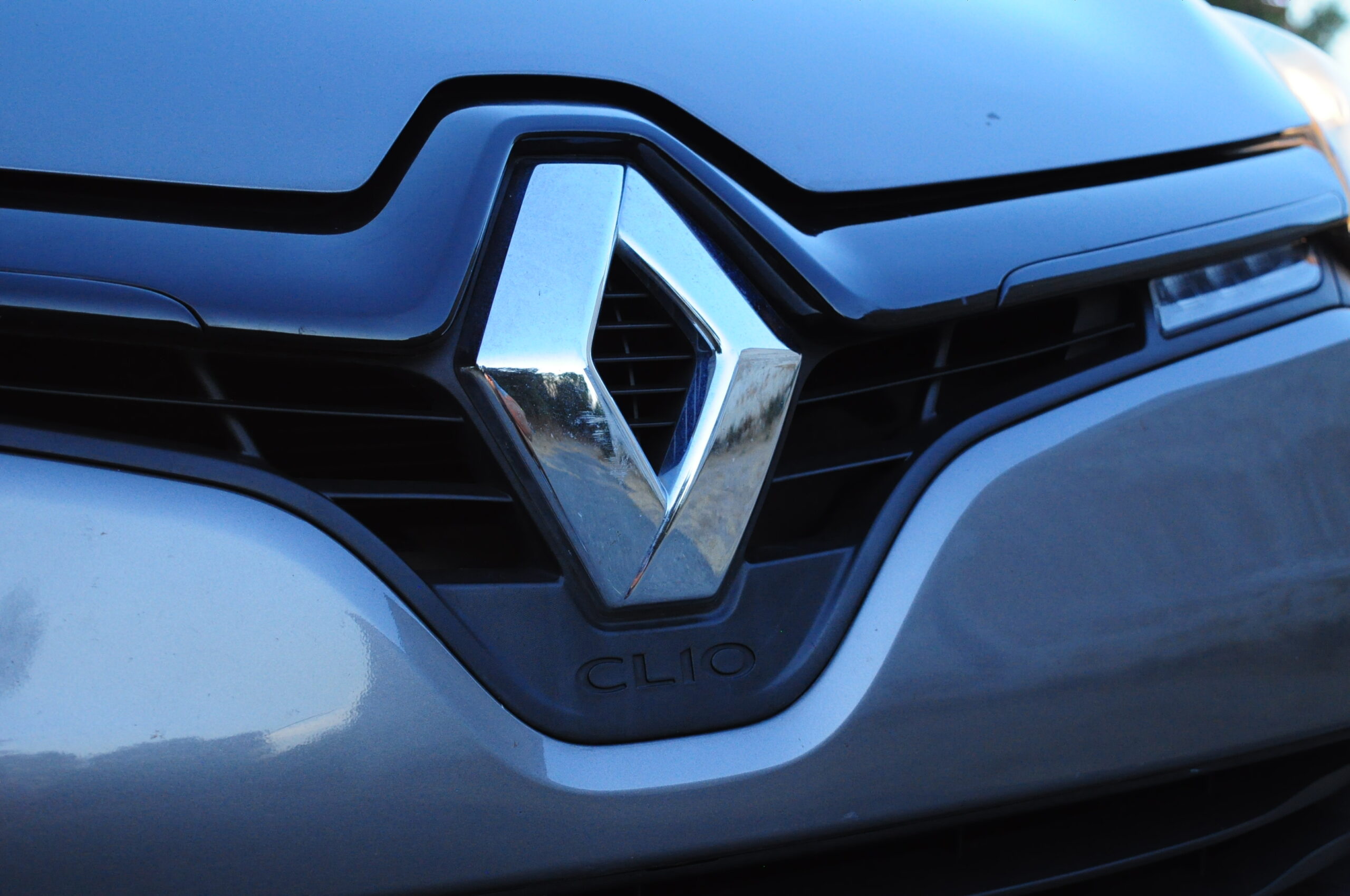 
								RENAULT CLIO IV 1.2 16V Gasolina com garantia cheio									