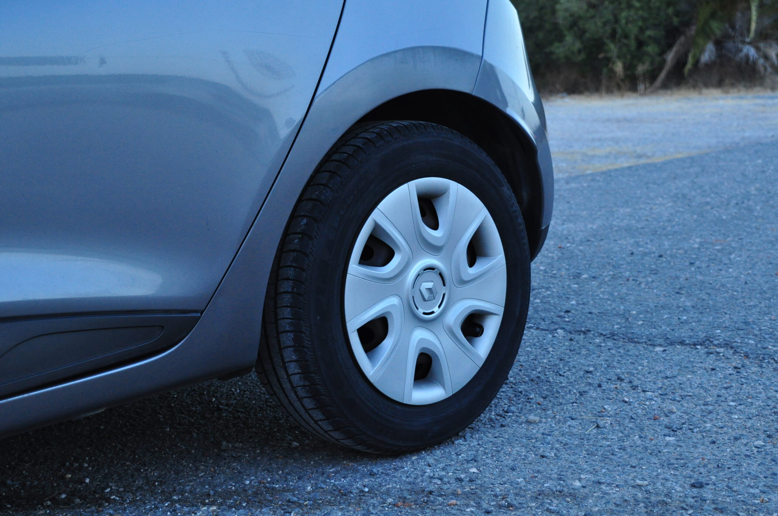 
								RENAULT CLIO IV 1.2 16V Gasolina com garantia cheio									