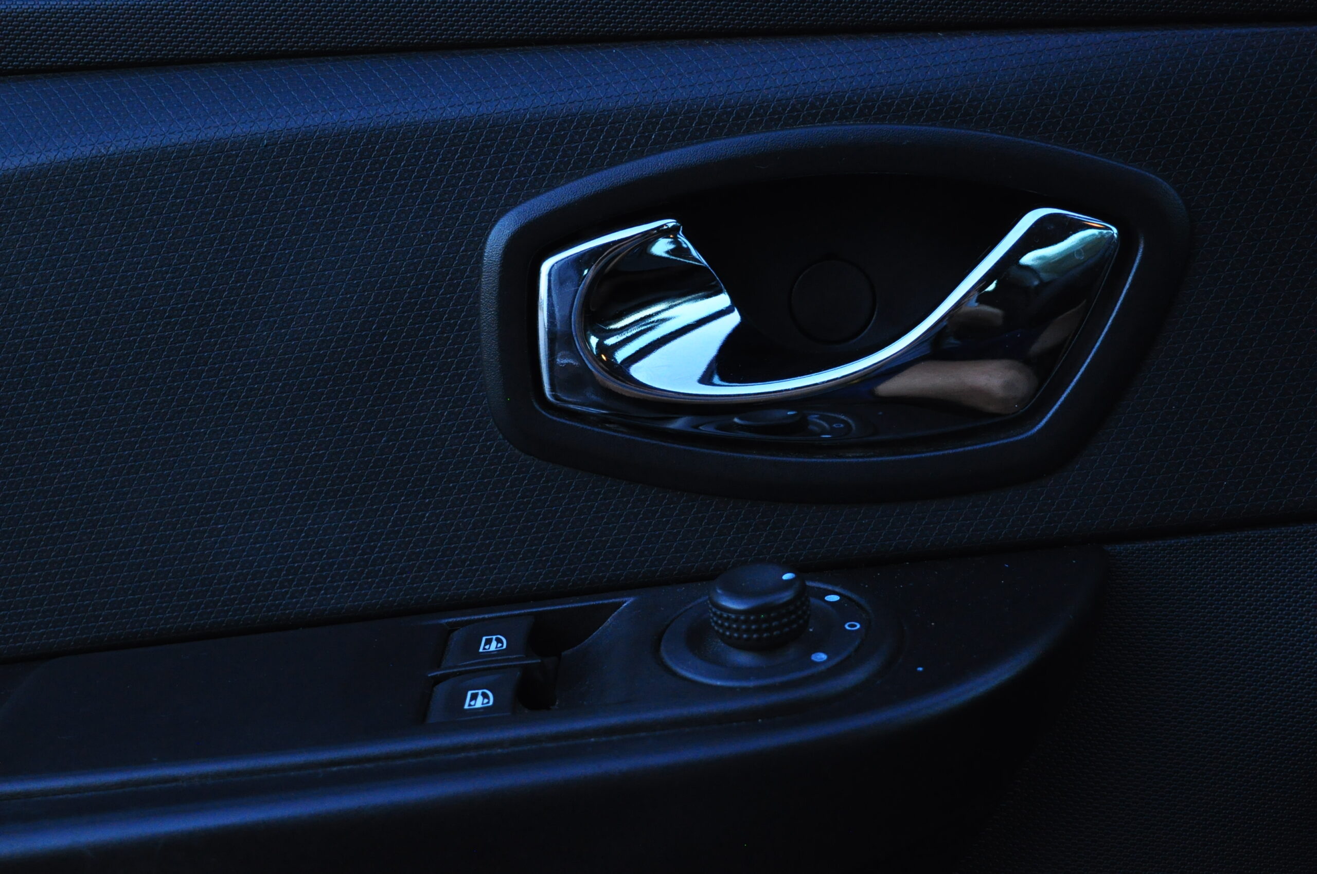 
								RENAULT CLIO IV 1.2 16V Gasolina com garantia cheio									